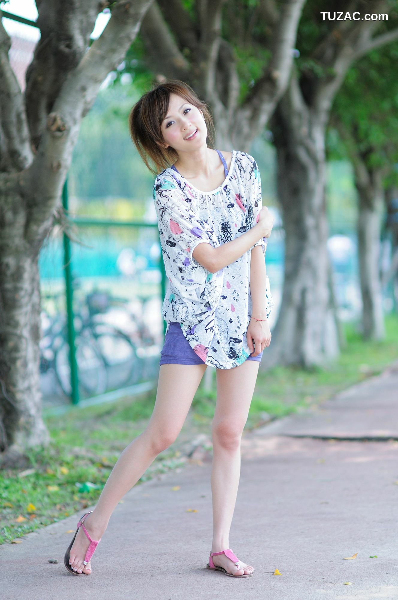 台湾正妹_台湾网络红人果子MM《台大外拍》第6部 写真集