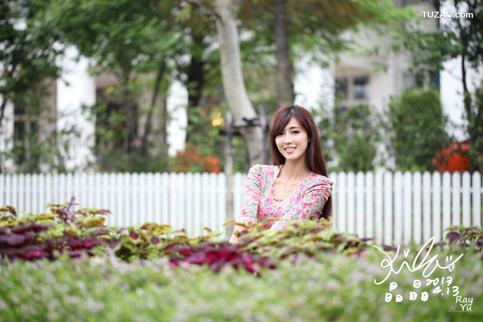 台湾正妹_台湾美女廖挺伶/Kila晶晶《花色超短裙街拍》写真集