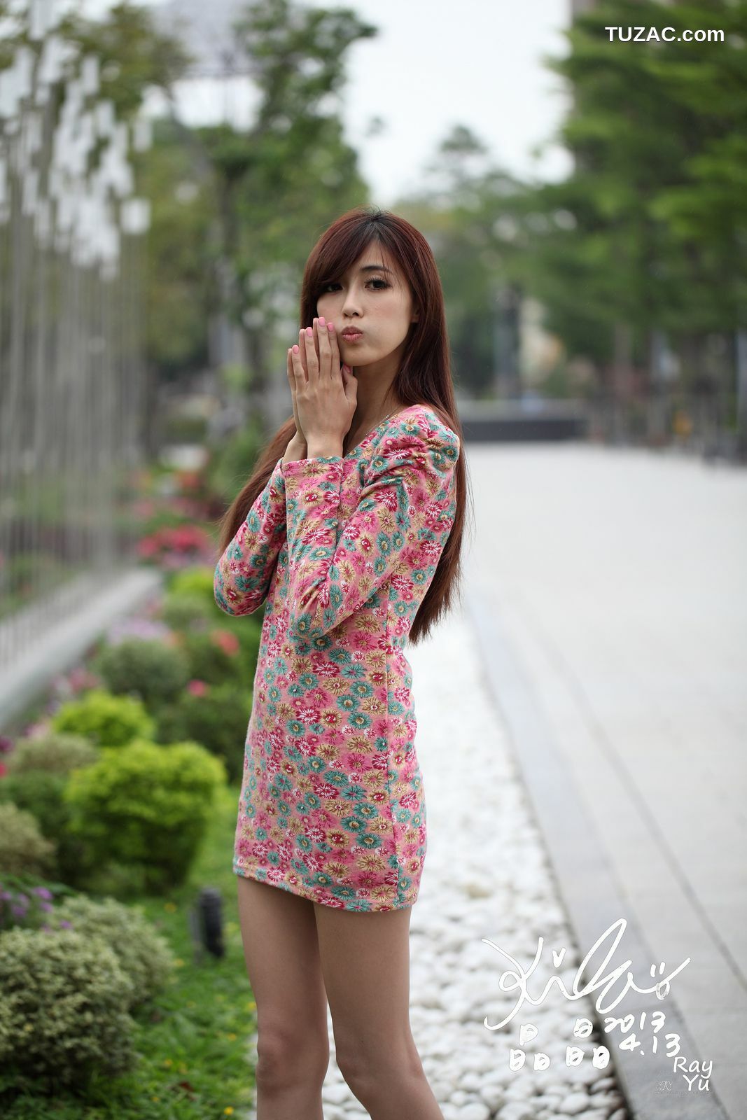 台湾正妹_台湾美女廖挺伶/Kila晶晶《花色超短裙街拍》写真集