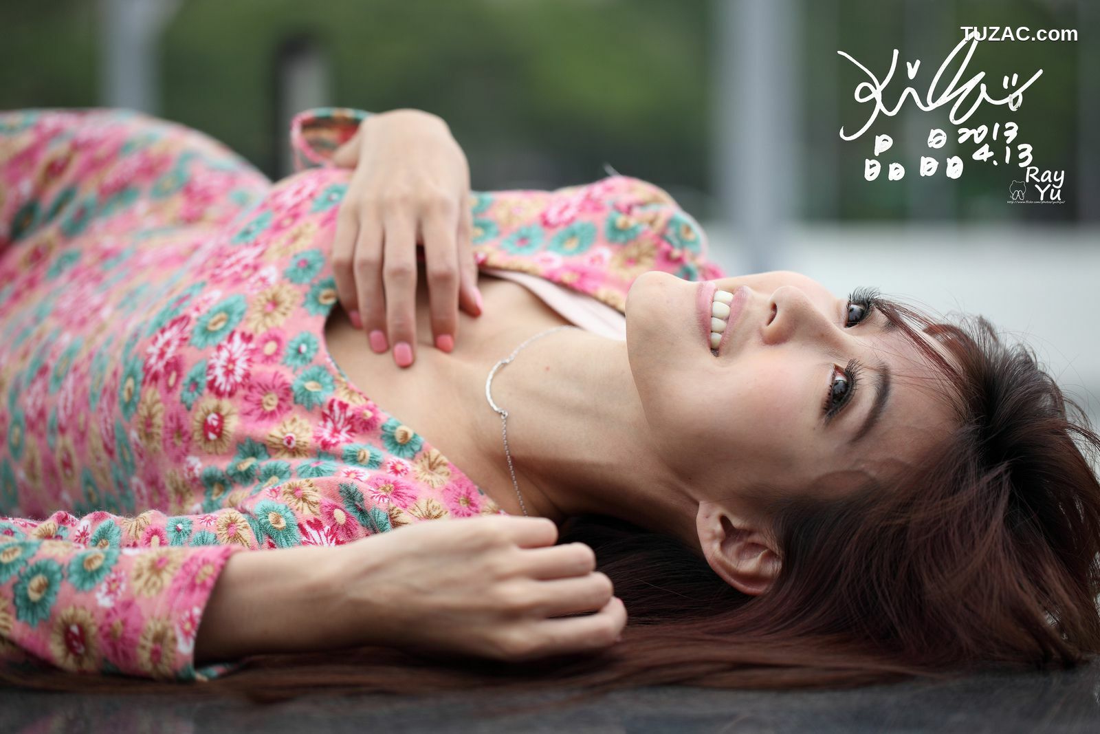 台湾正妹_台湾美女廖挺伶/Kila晶晶《花色超短裙街拍》写真集