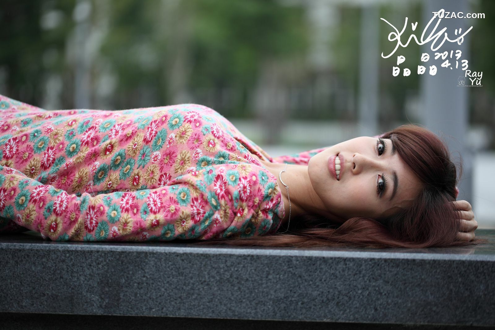 台湾正妹_台湾美女廖挺伶/Kila晶晶《花色超短裙街拍》写真集