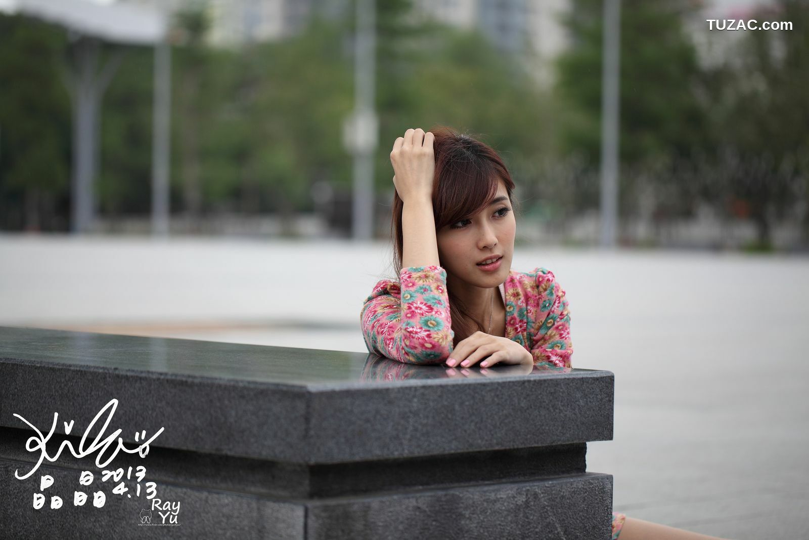 台湾正妹_台湾美女廖挺伶/Kila晶晶《花色超短裙街拍》写真集