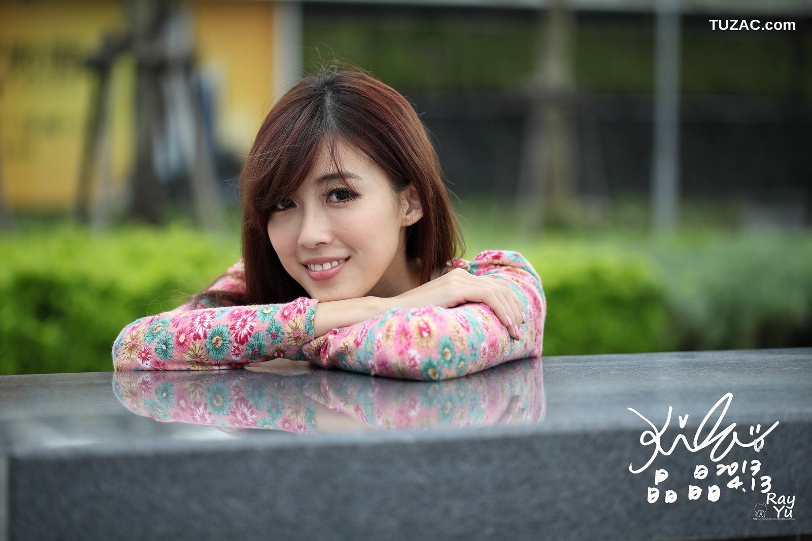 台湾正妹_台湾美女廖挺伶/Kila晶晶《花色超短裙街拍》写真集