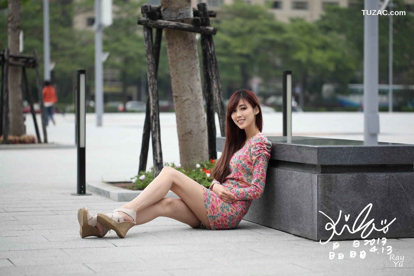 台湾正妹_台湾美女廖挺伶/Kila晶晶《花色超短裙街拍》写真集