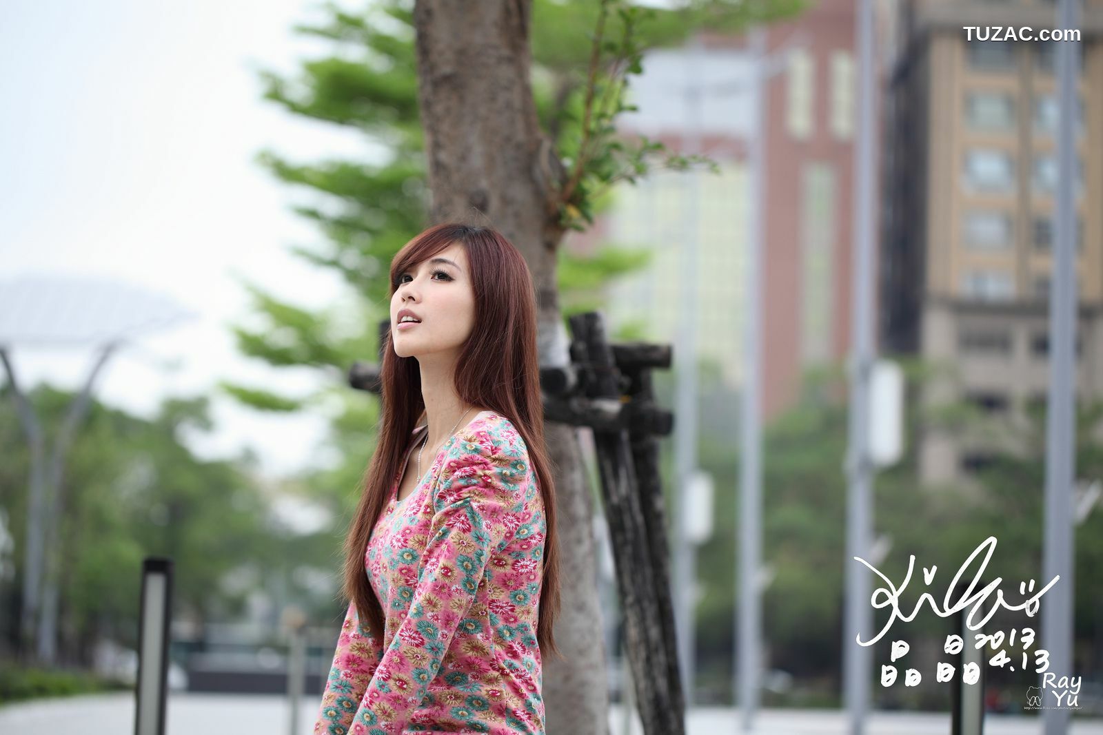 台湾正妹_台湾美女廖挺伶/Kila晶晶《花色超短裙街拍》写真集