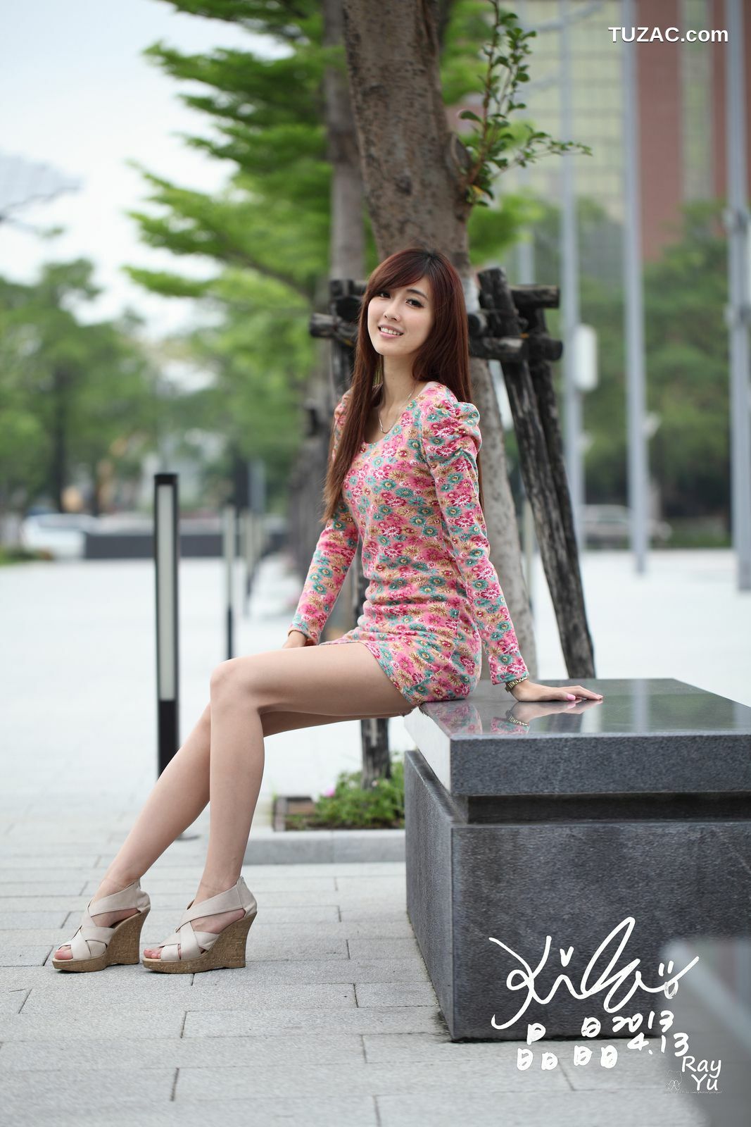 台湾正妹_台湾美女廖挺伶/Kila晶晶《花色超短裙街拍》写真集