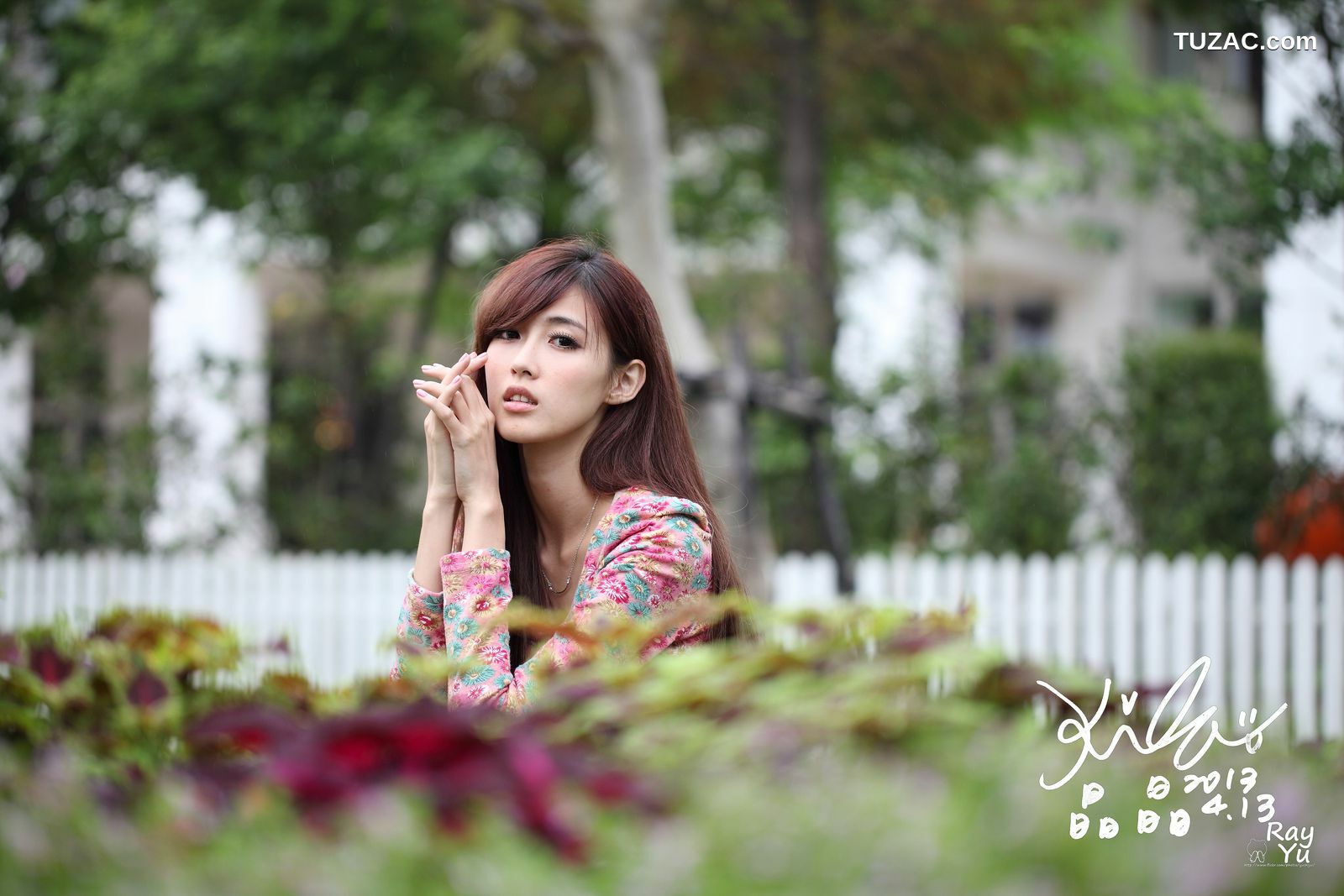 台湾正妹_台湾美女廖挺伶/Kila晶晶《花色超短裙街拍》写真集