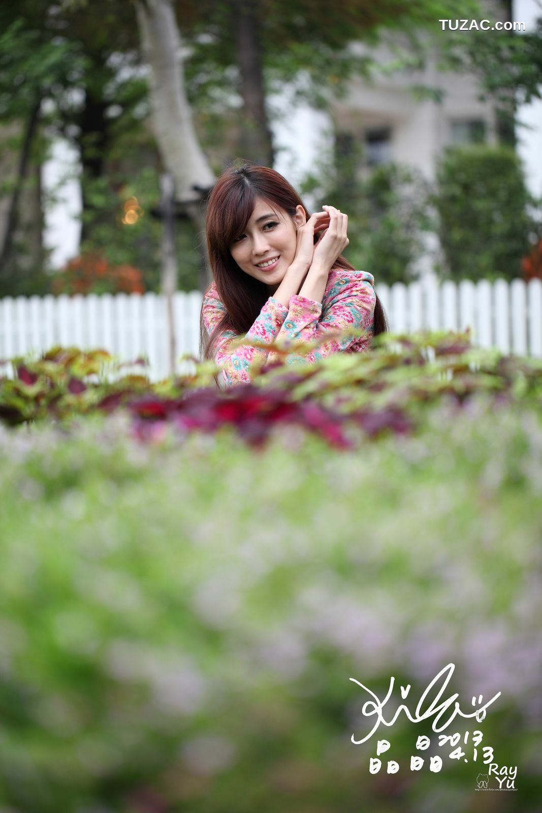 台湾正妹_台湾美女廖挺伶/Kila晶晶《花色超短裙街拍》写真集