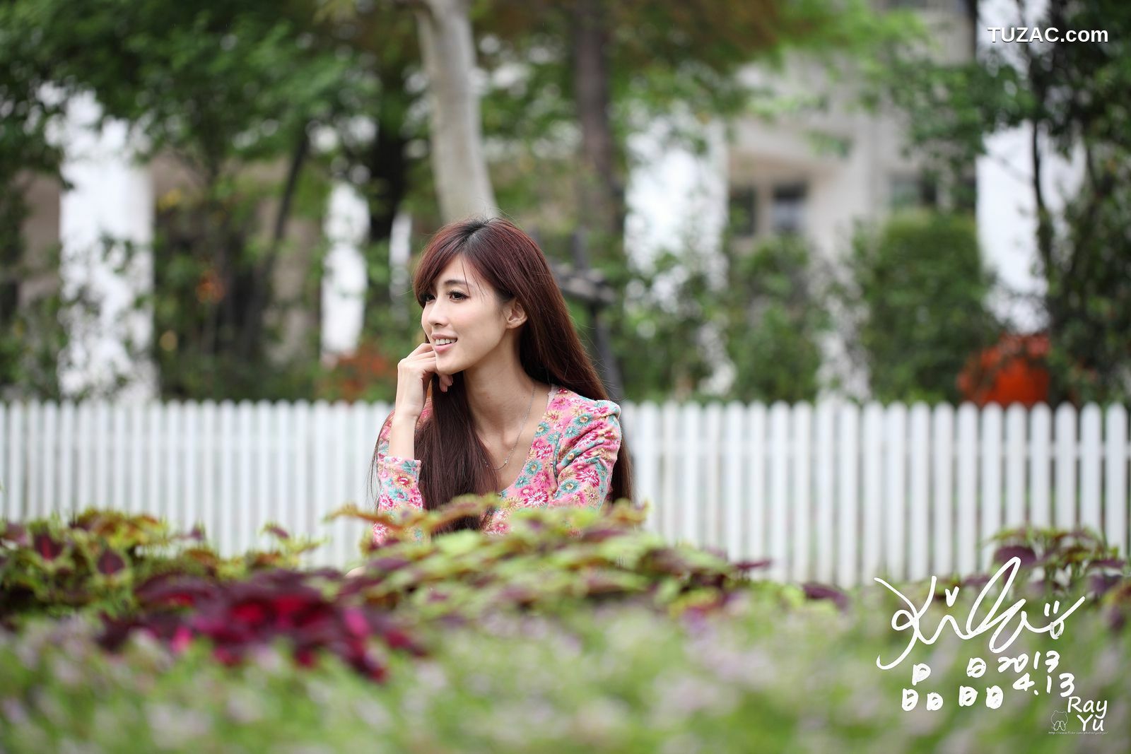 台湾正妹_台湾美女廖挺伶/Kila晶晶《花色超短裙街拍》写真集