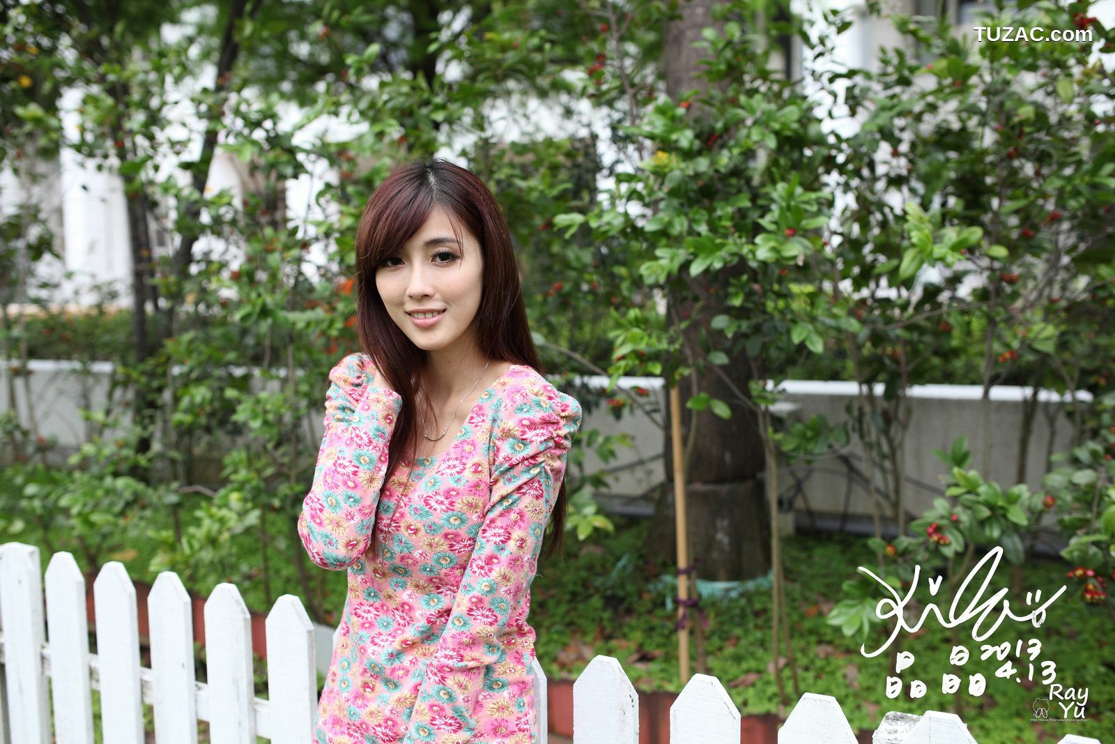 台湾正妹_台湾美女廖挺伶/Kila晶晶《花色超短裙街拍》写真集