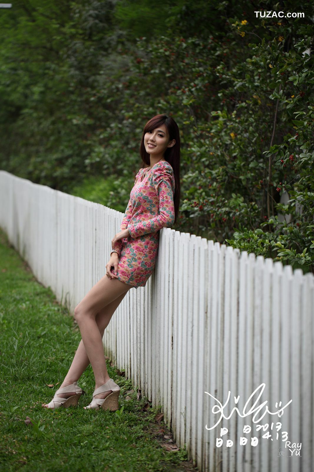 台湾正妹_台湾美女廖挺伶/Kila晶晶《花色超短裙街拍》写真集