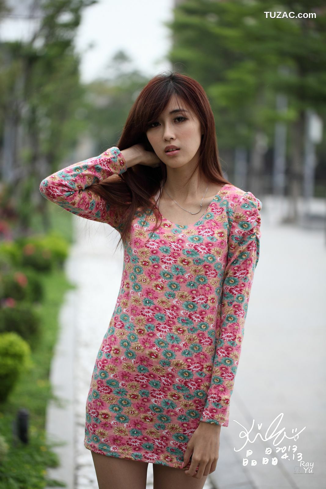 台湾正妹_台湾美女廖挺伶/Kila晶晶《花色超短裙街拍》写真集