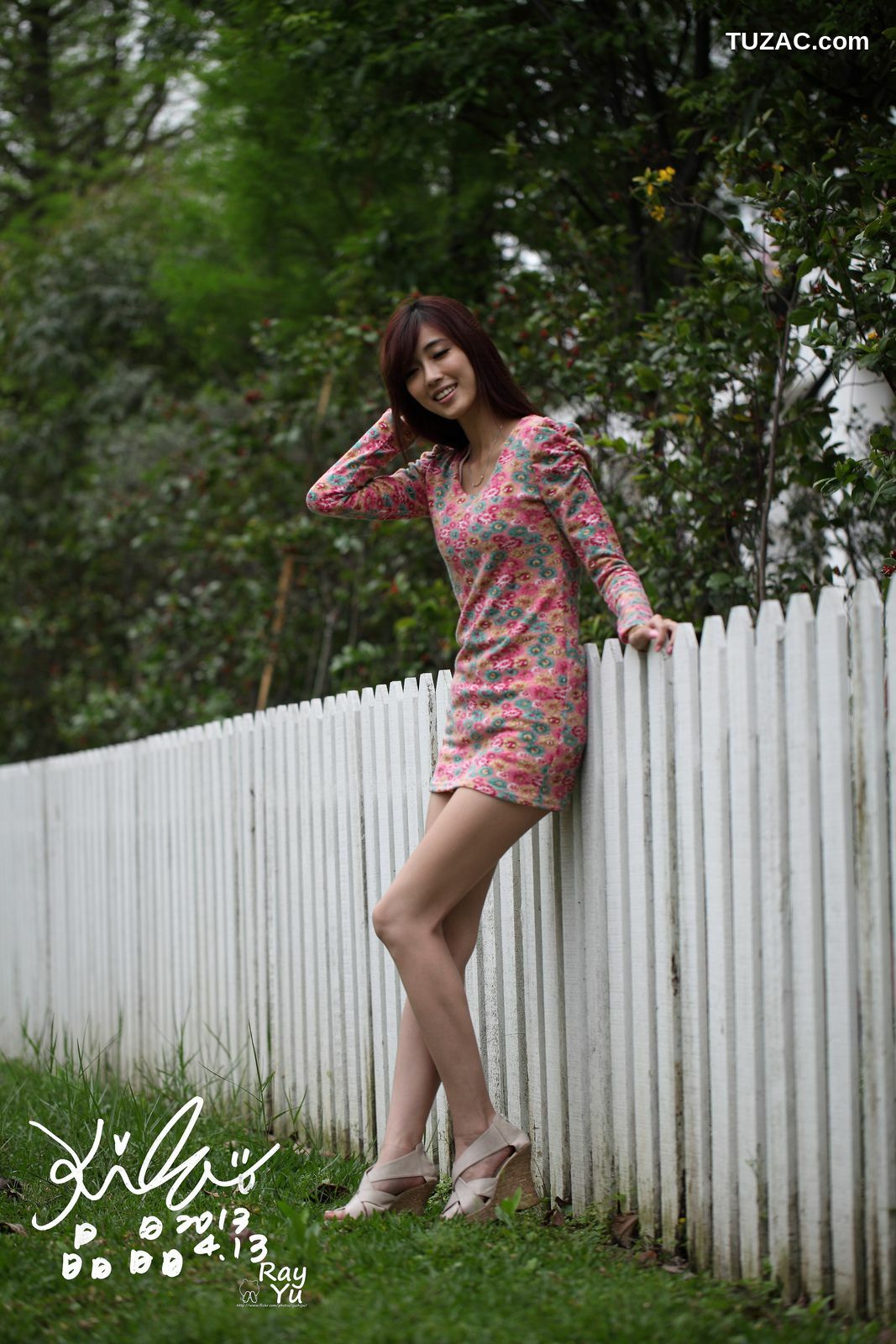 台湾正妹_台湾美女廖挺伶/Kila晶晶《花色超短裙街拍》写真集