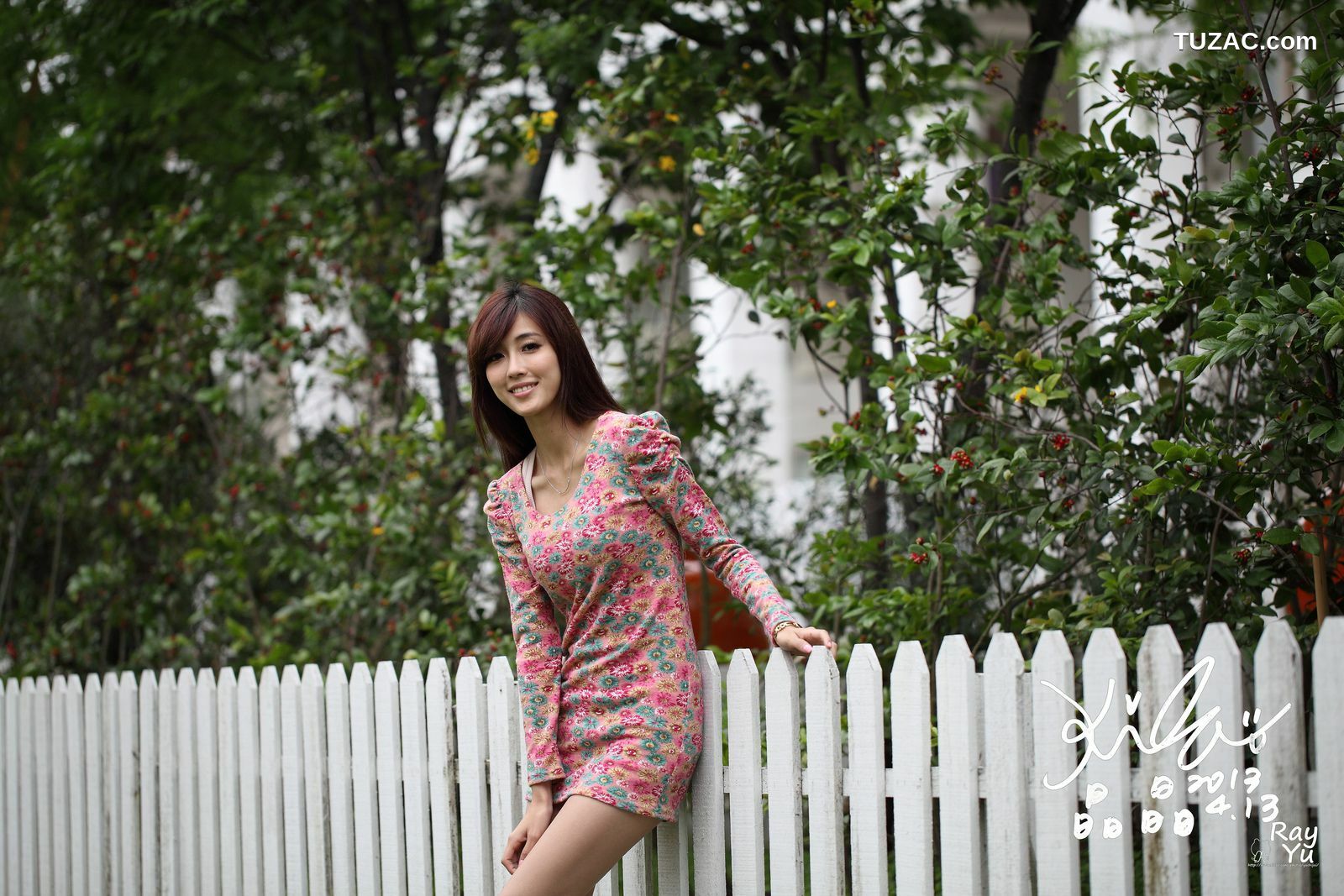 台湾正妹_台湾美女廖挺伶/Kila晶晶《花色超短裙街拍》写真集