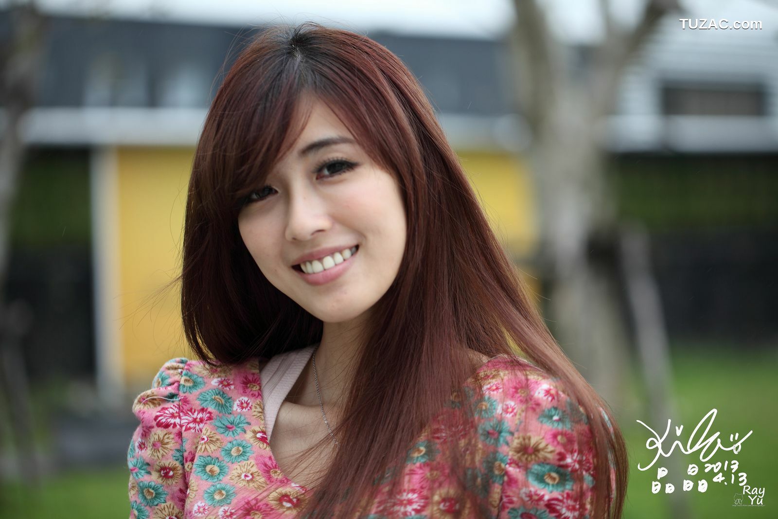 台湾正妹_台湾美女廖挺伶/Kila晶晶《花色超短裙街拍》写真集