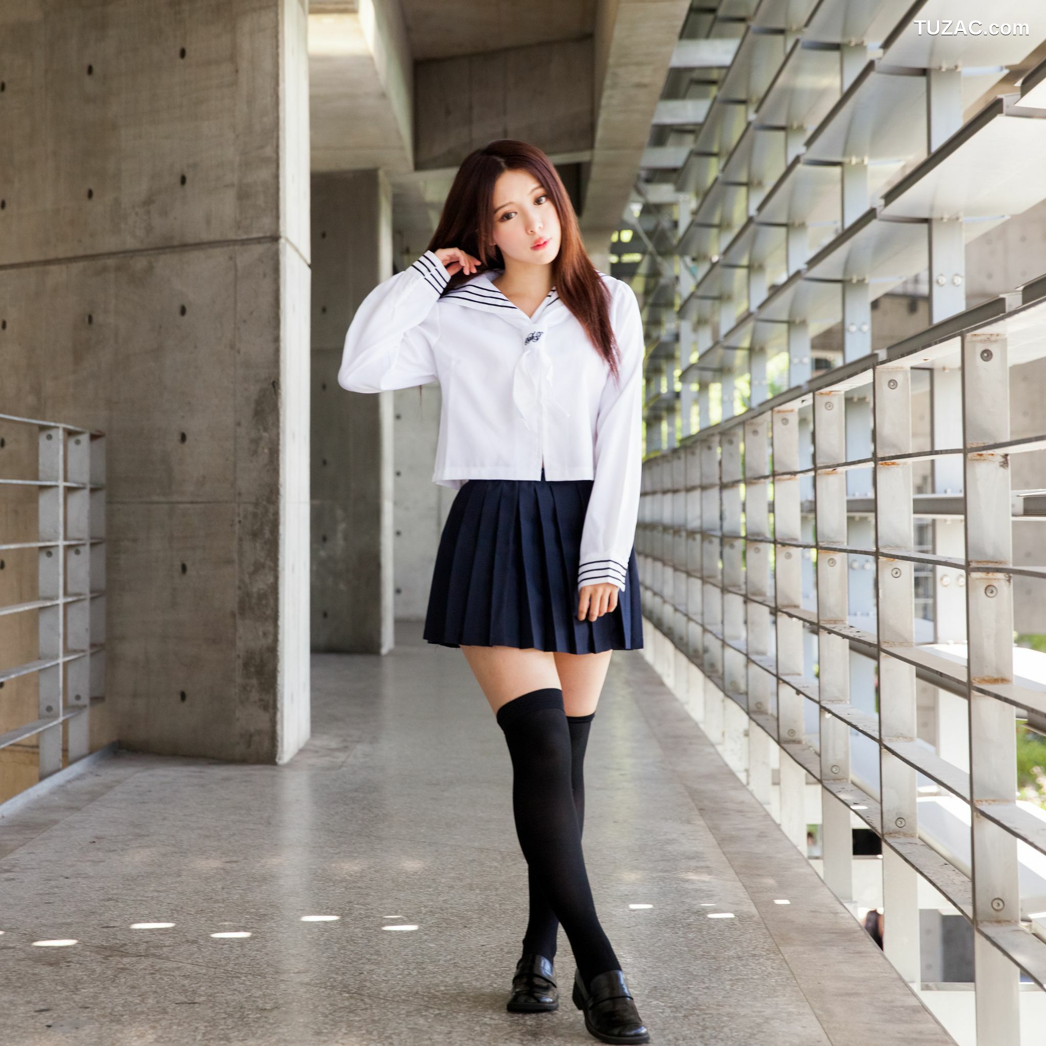 台湾正妹_台湾美女张齐郡JULIE《长筒袜校服少女》写真集