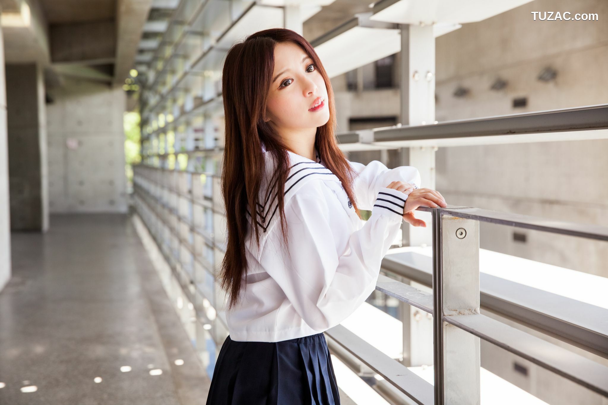 台湾正妹_台湾美女张齐郡JULIE《长筒袜校服少女》写真集