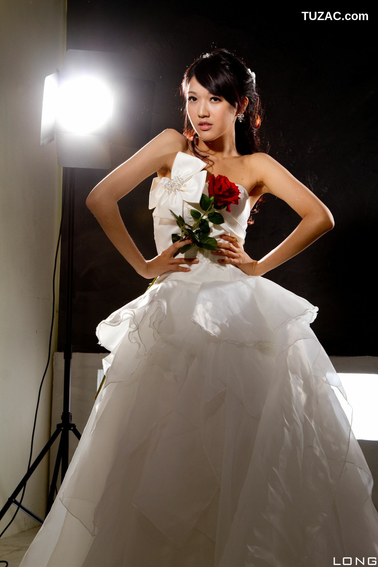 台湾正妹_台湾美女模特陈玮廷Jill《婚紗之白》写真集