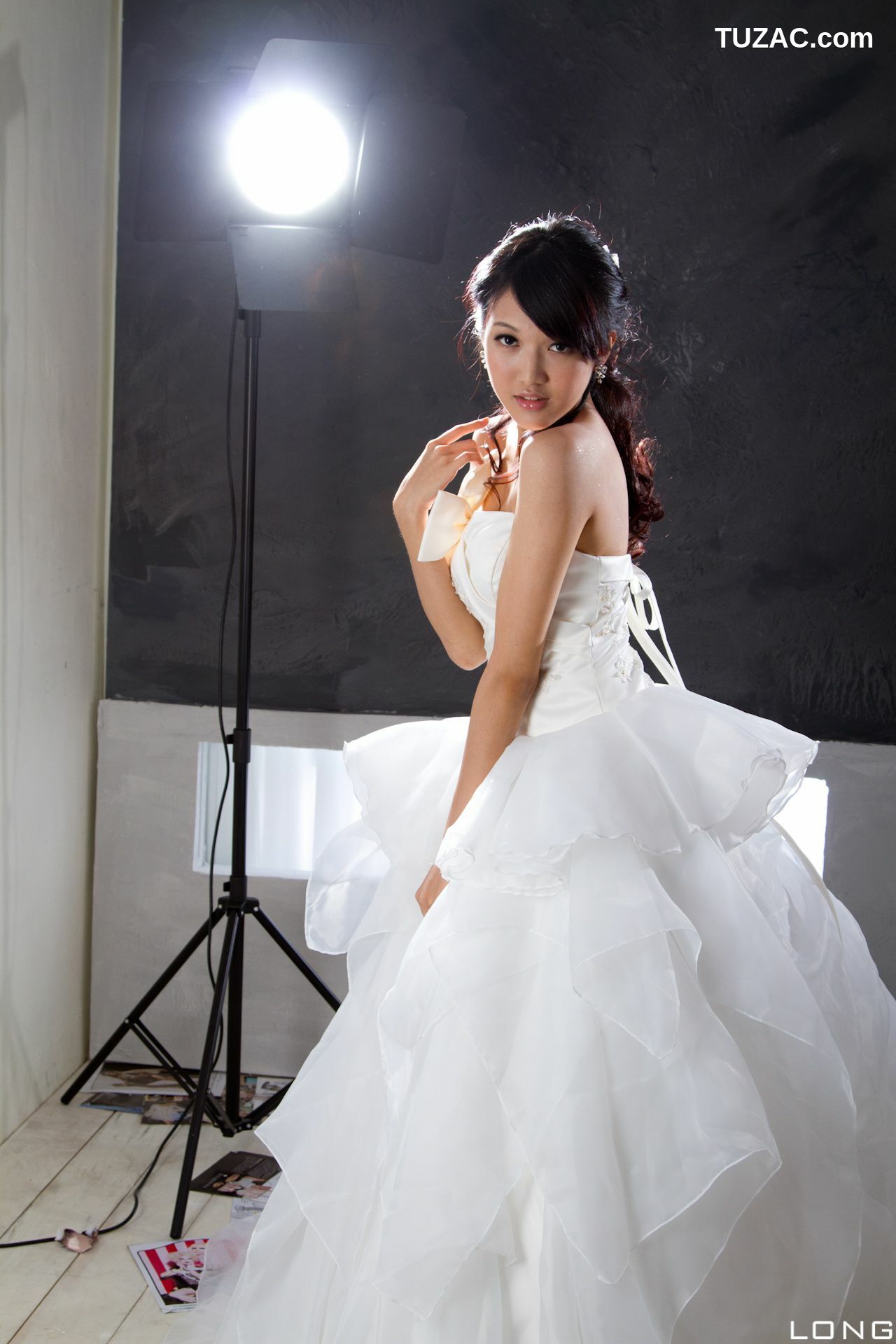 台湾正妹_台湾美女模特陈玮廷Jill《婚紗之白》写真集