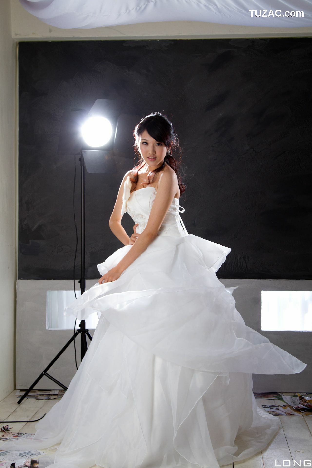 台湾正妹_台湾美女模特陈玮廷Jill《婚紗之白》写真集