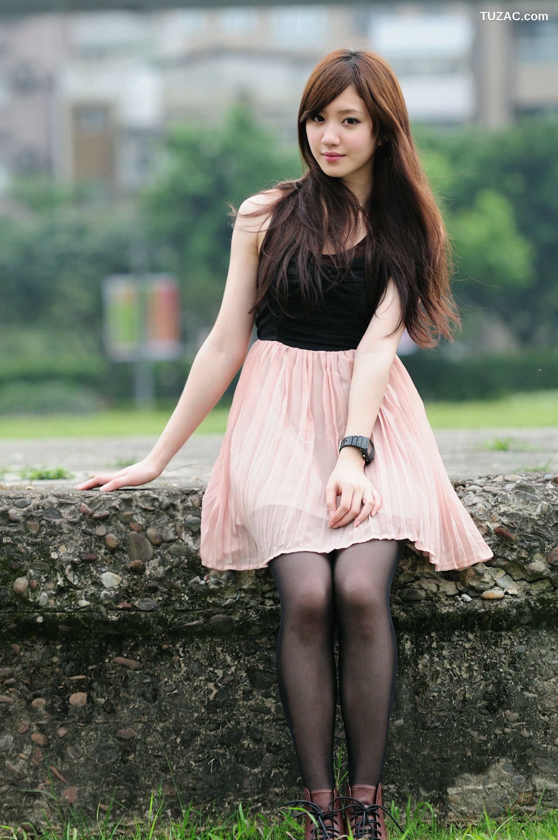 台湾正妹_台湾美少女小雅《黑丝正妹街拍》写真集