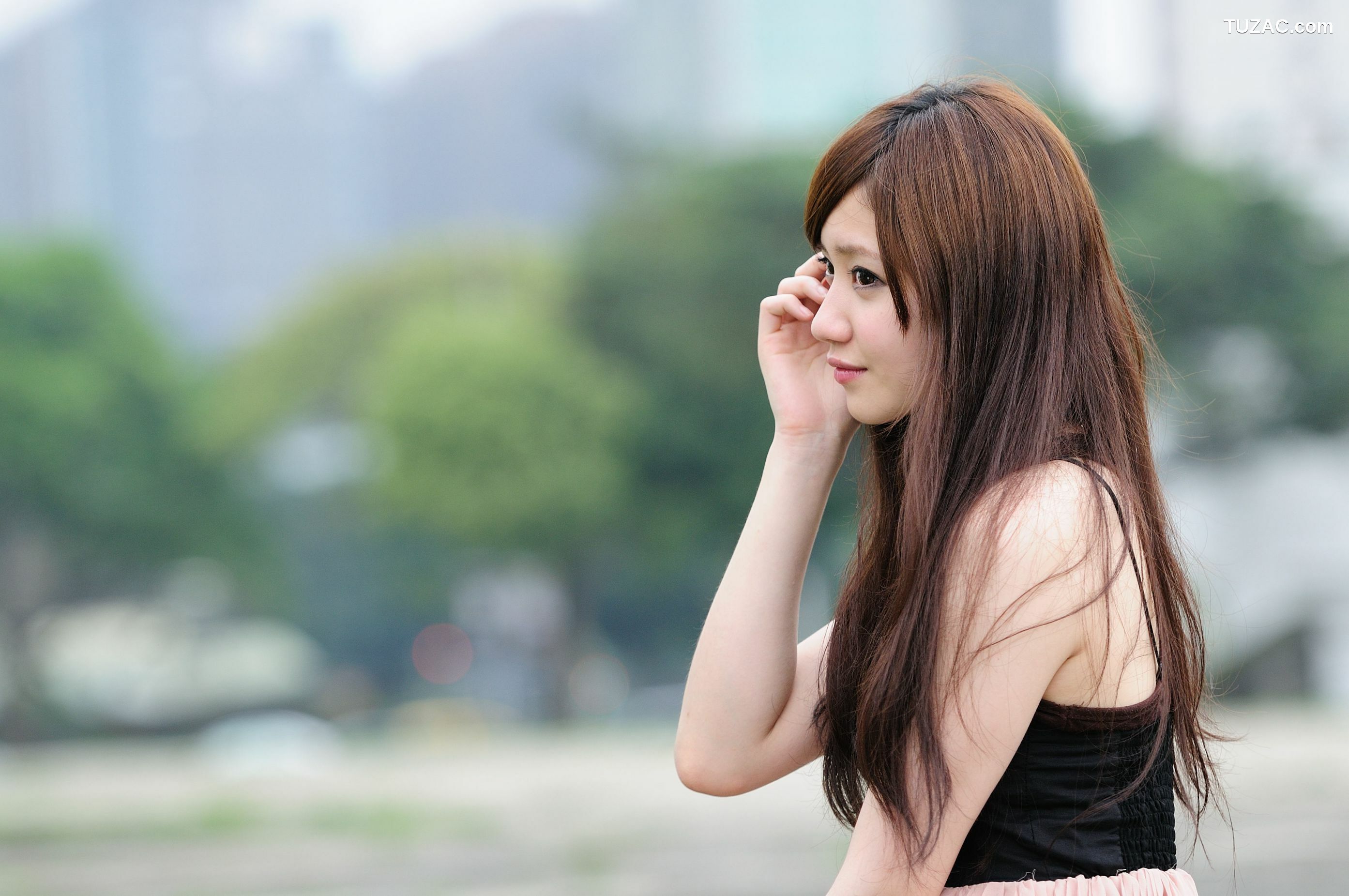 台湾正妹_台湾美少女小雅《黑丝正妹街拍》写真集