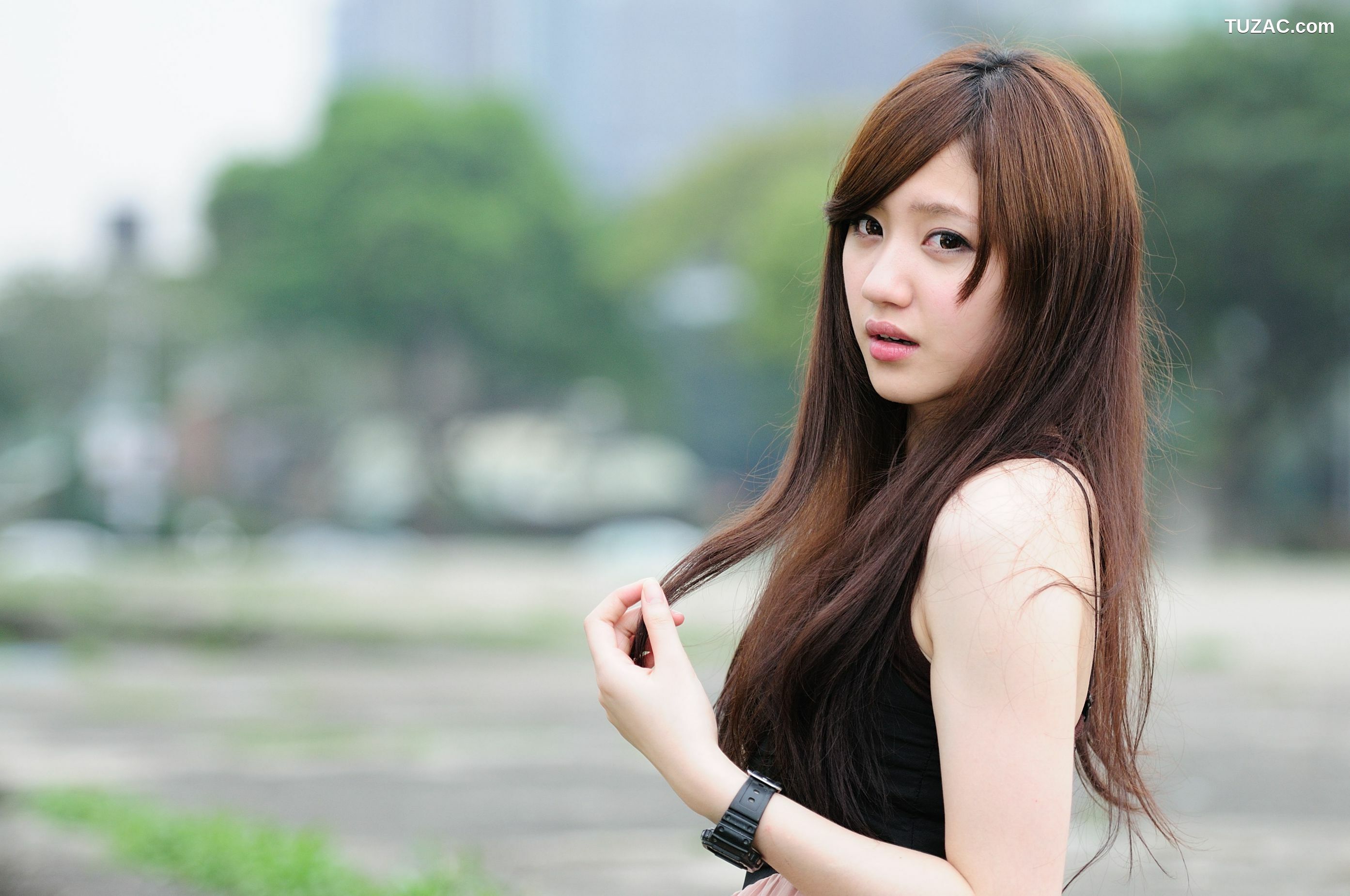 台湾正妹_台湾美少女小雅《黑丝正妹街拍》写真集