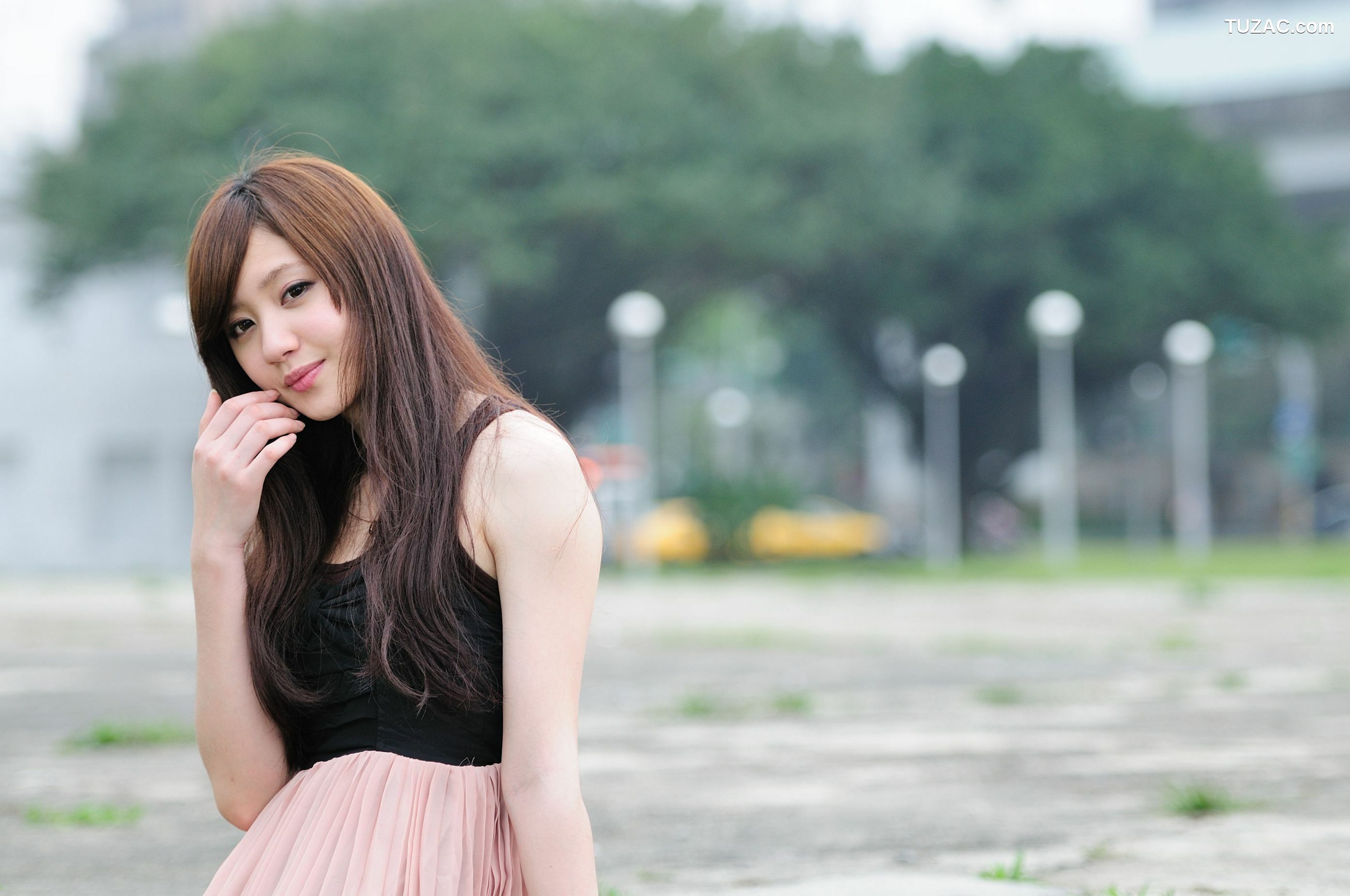 台湾正妹_台湾美少女小雅《黑丝正妹街拍》写真集