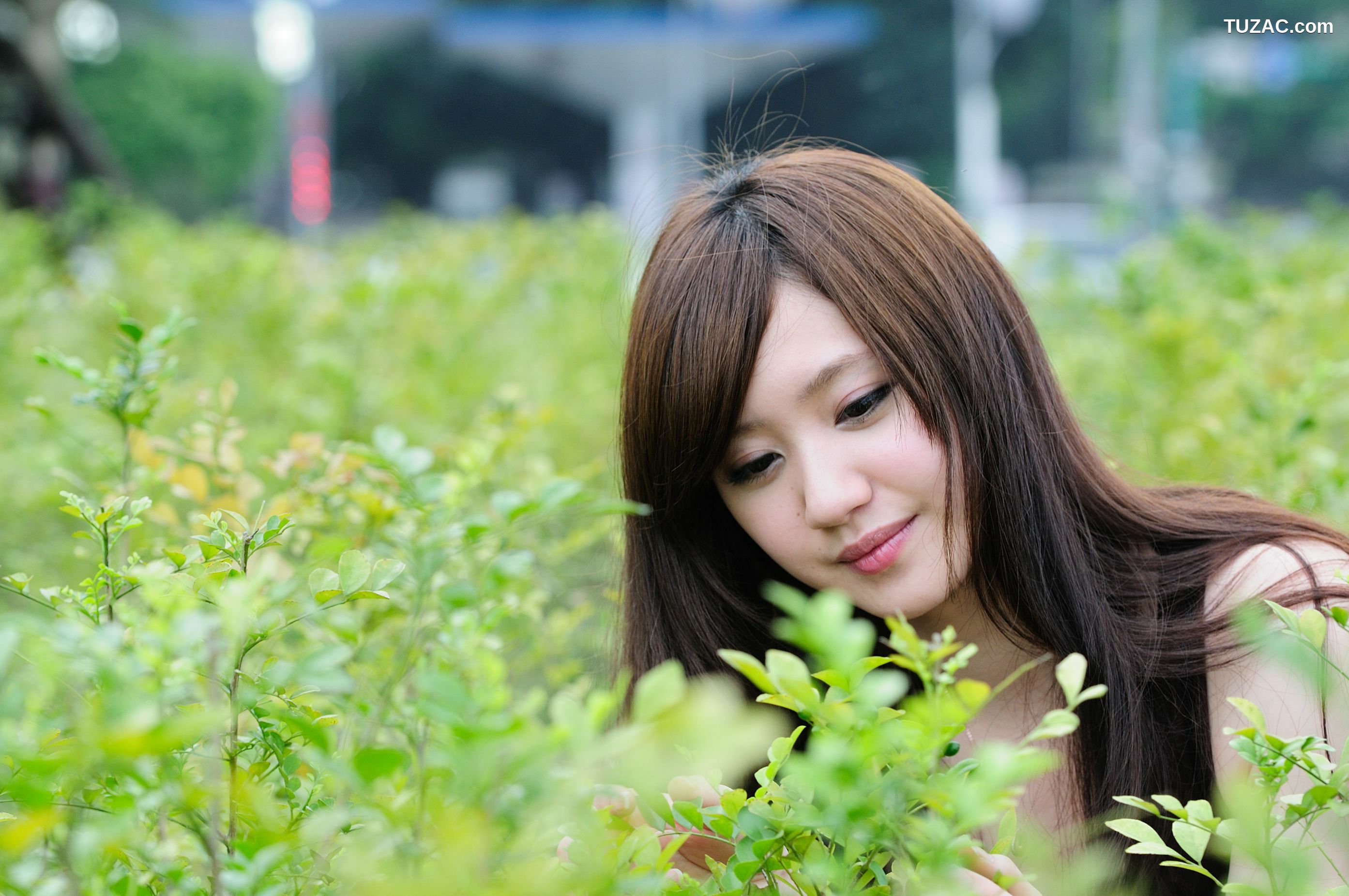 台湾正妹_台湾美少女小雅《黑丝正妹街拍》写真集