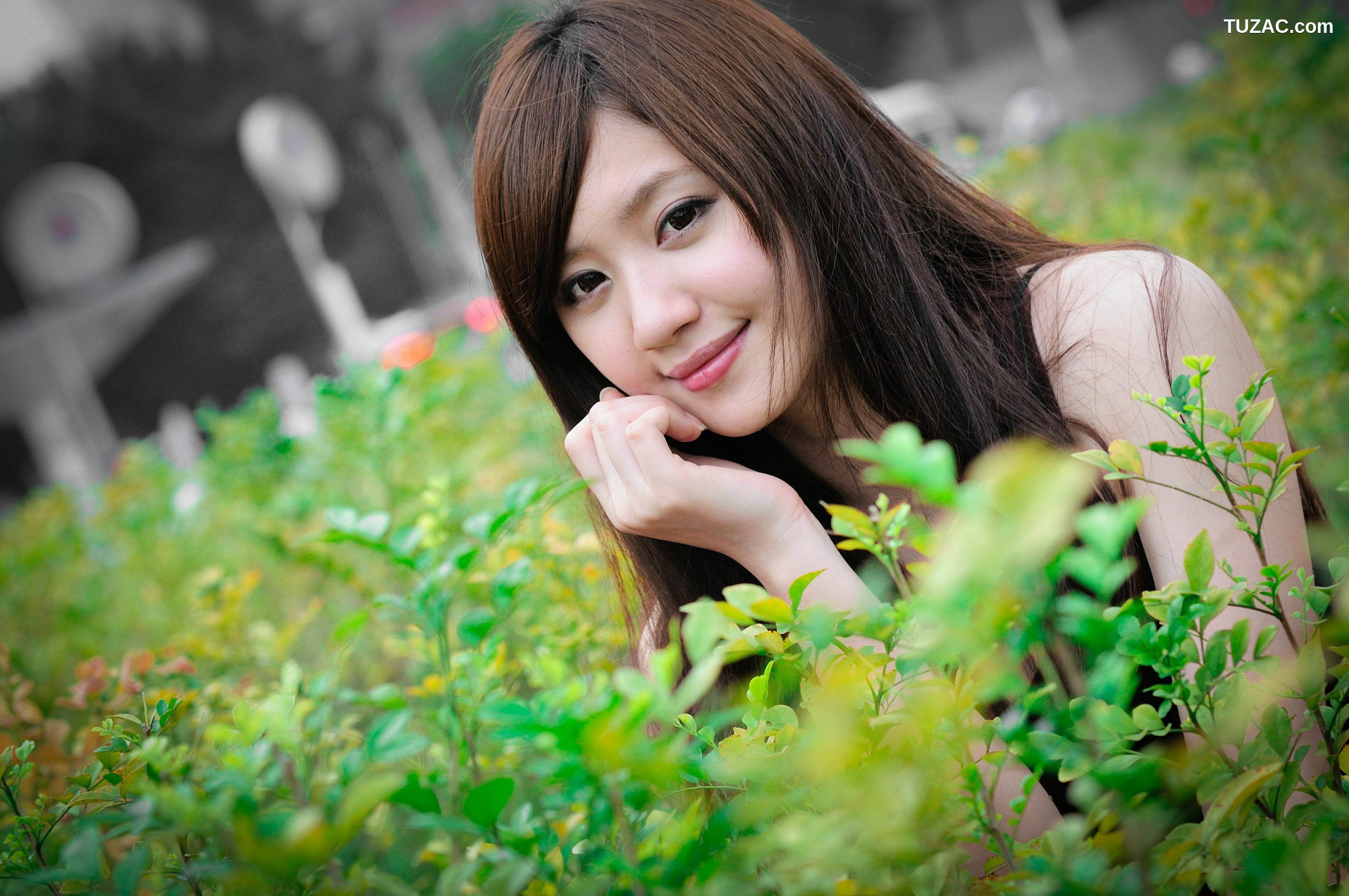 台湾正妹_台湾美少女小雅《黑丝正妹街拍》写真集