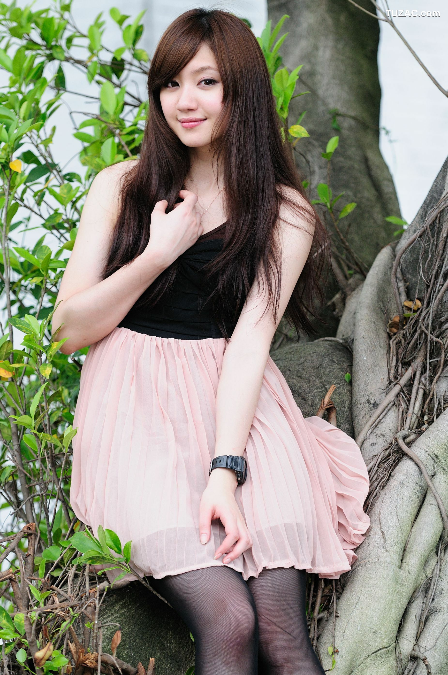 台湾正妹_台湾美少女小雅《黑丝正妹街拍》写真集