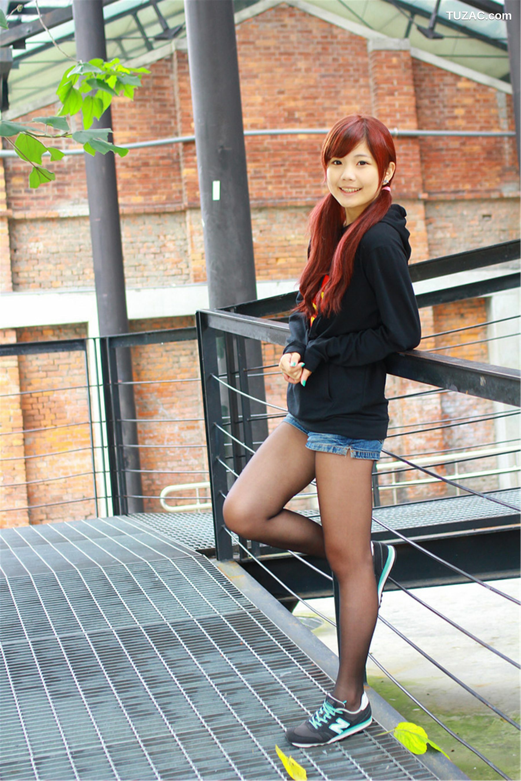 台湾正妹_台湾美少女小静《電影公園外拍》 写真集