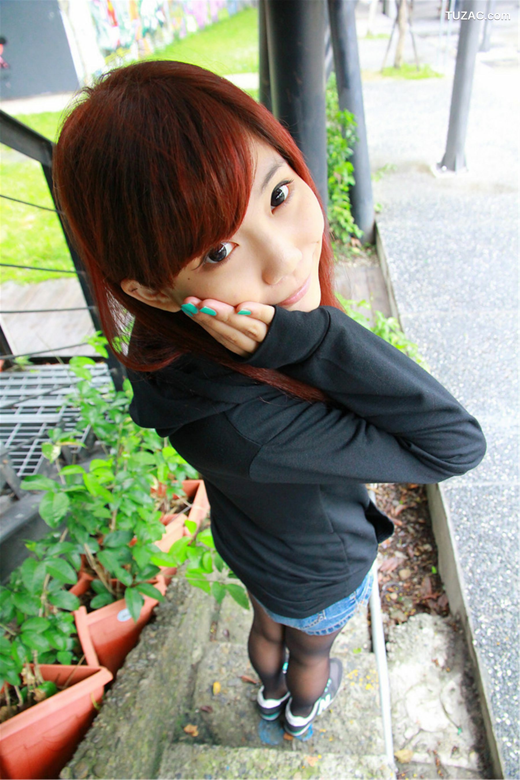 台湾正妹_台湾美少女小静《電影公園外拍》 写真集