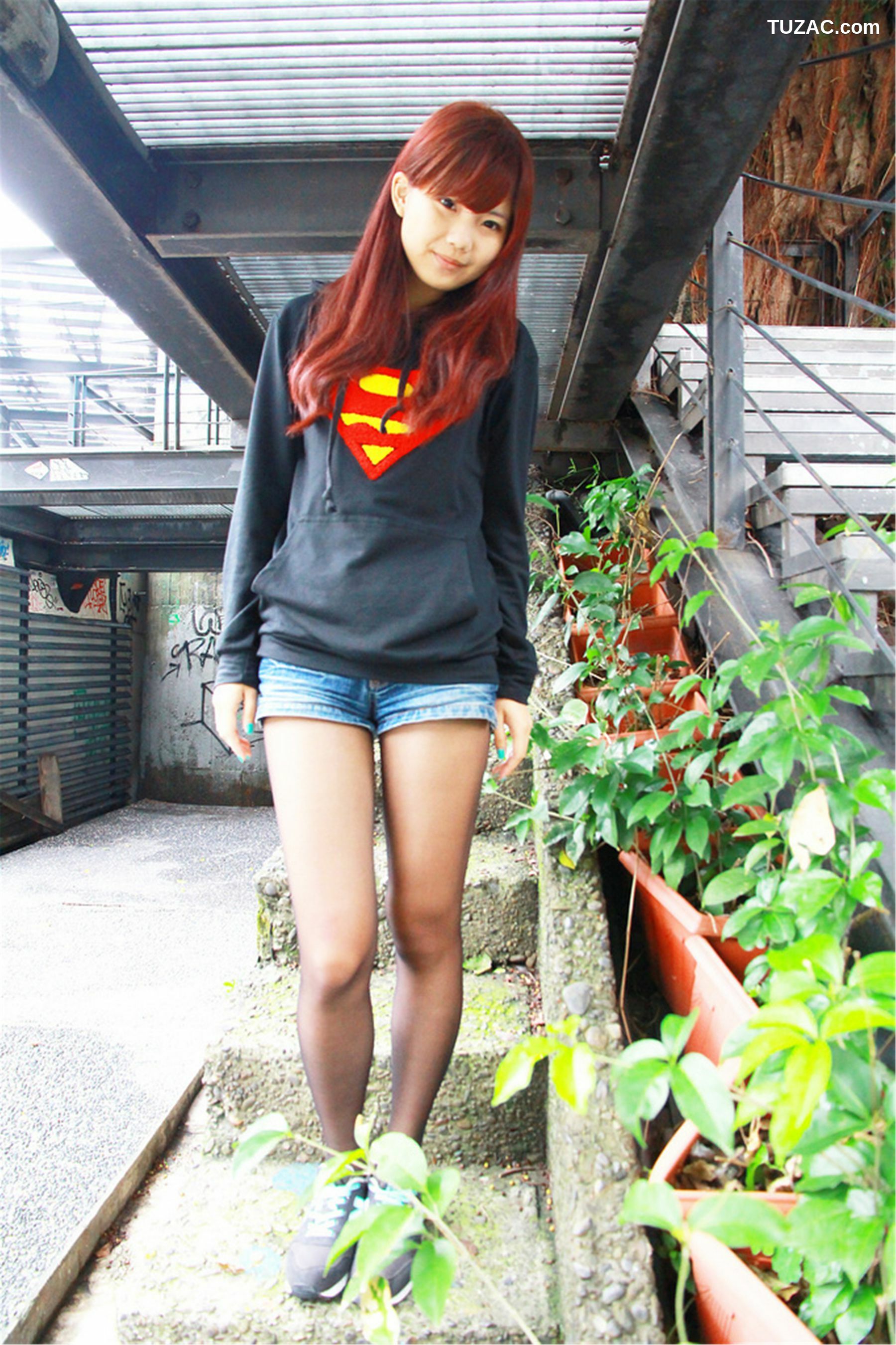 台湾正妹_台湾美少女小静《電影公園外拍》 写真集