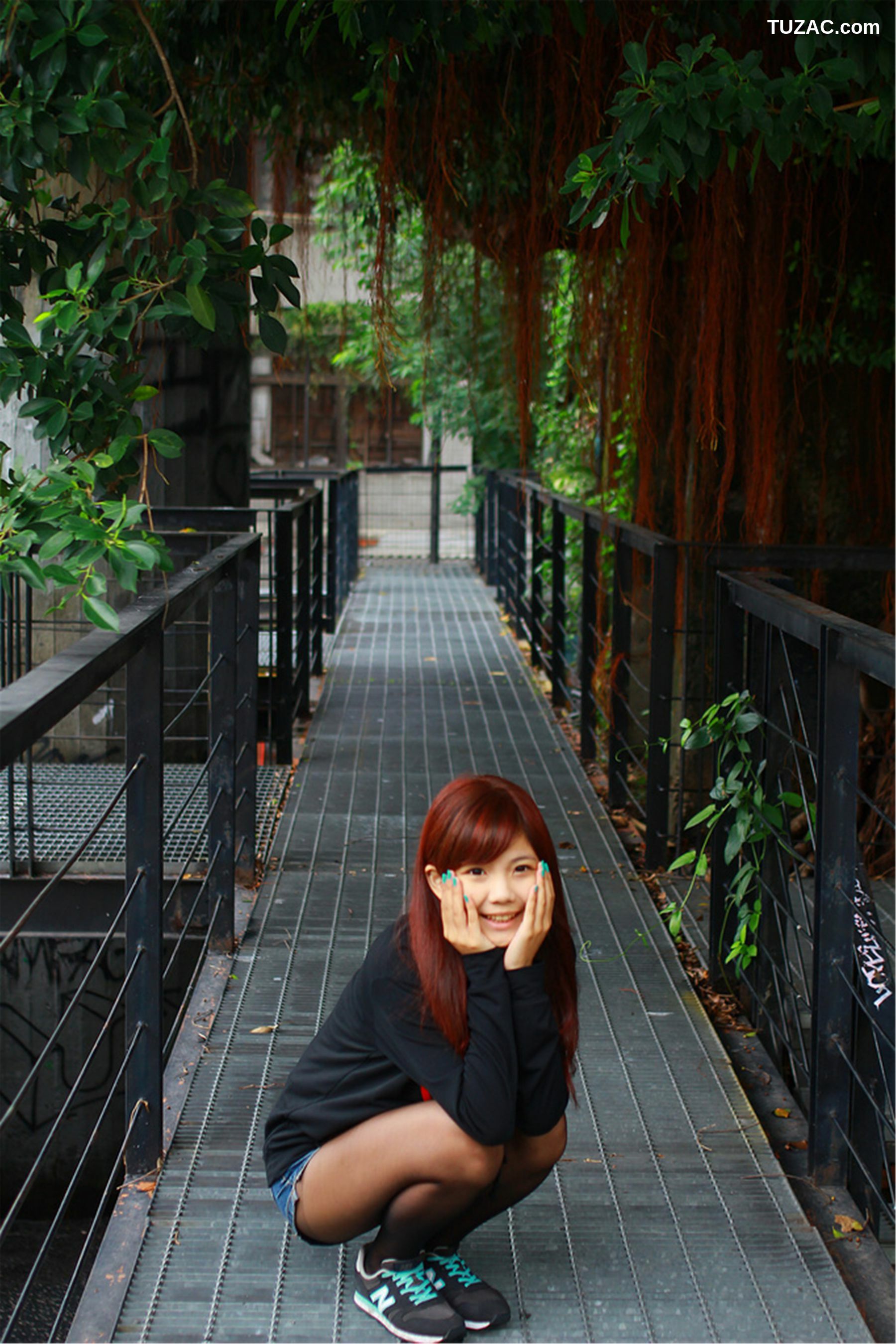 台湾正妹_台湾美少女小静《電影公園外拍》 写真集