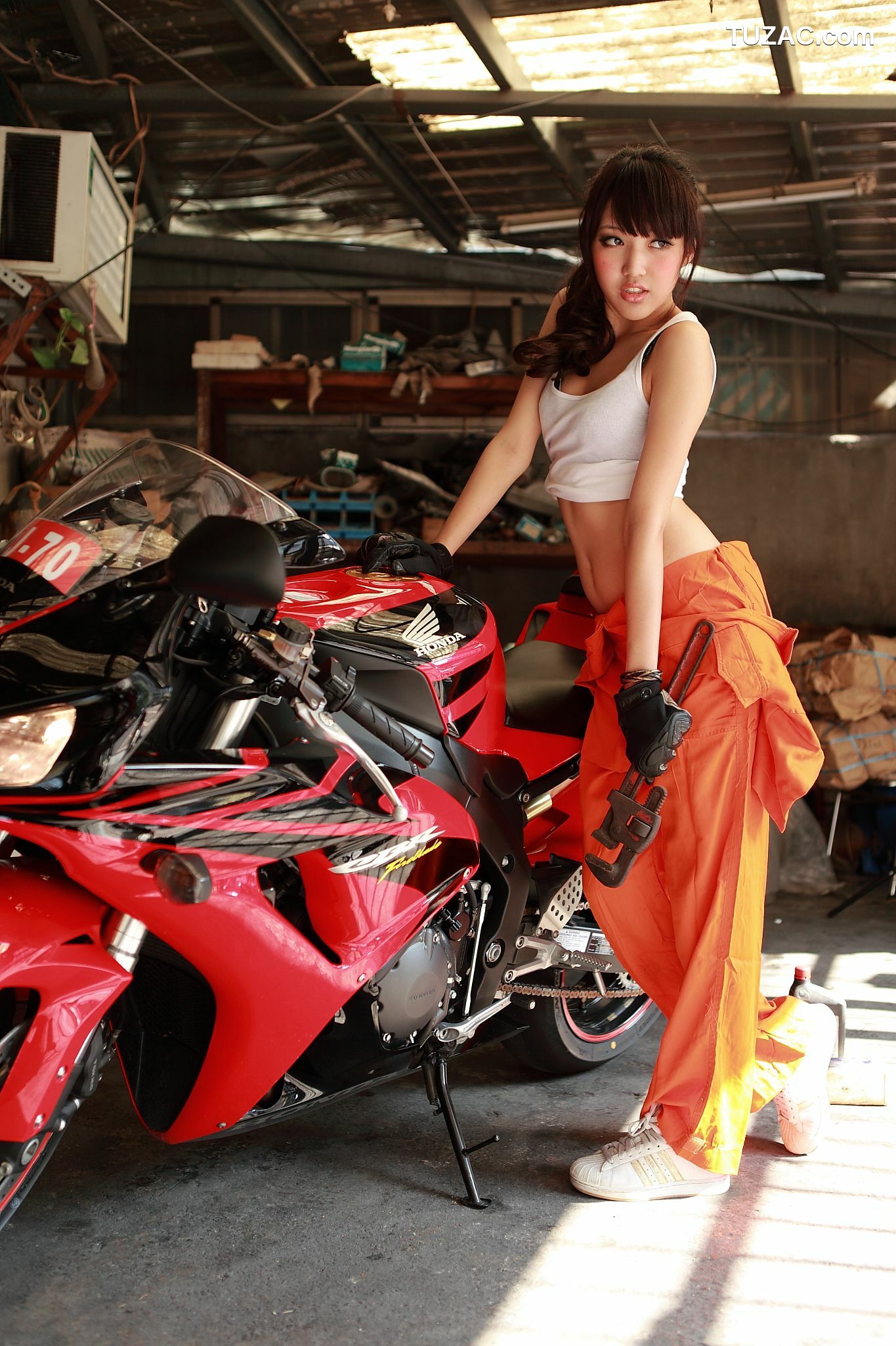 台湾正妹_台湾黑丝教主Jill/陈玮廷《街拍图片大合集》写真合集