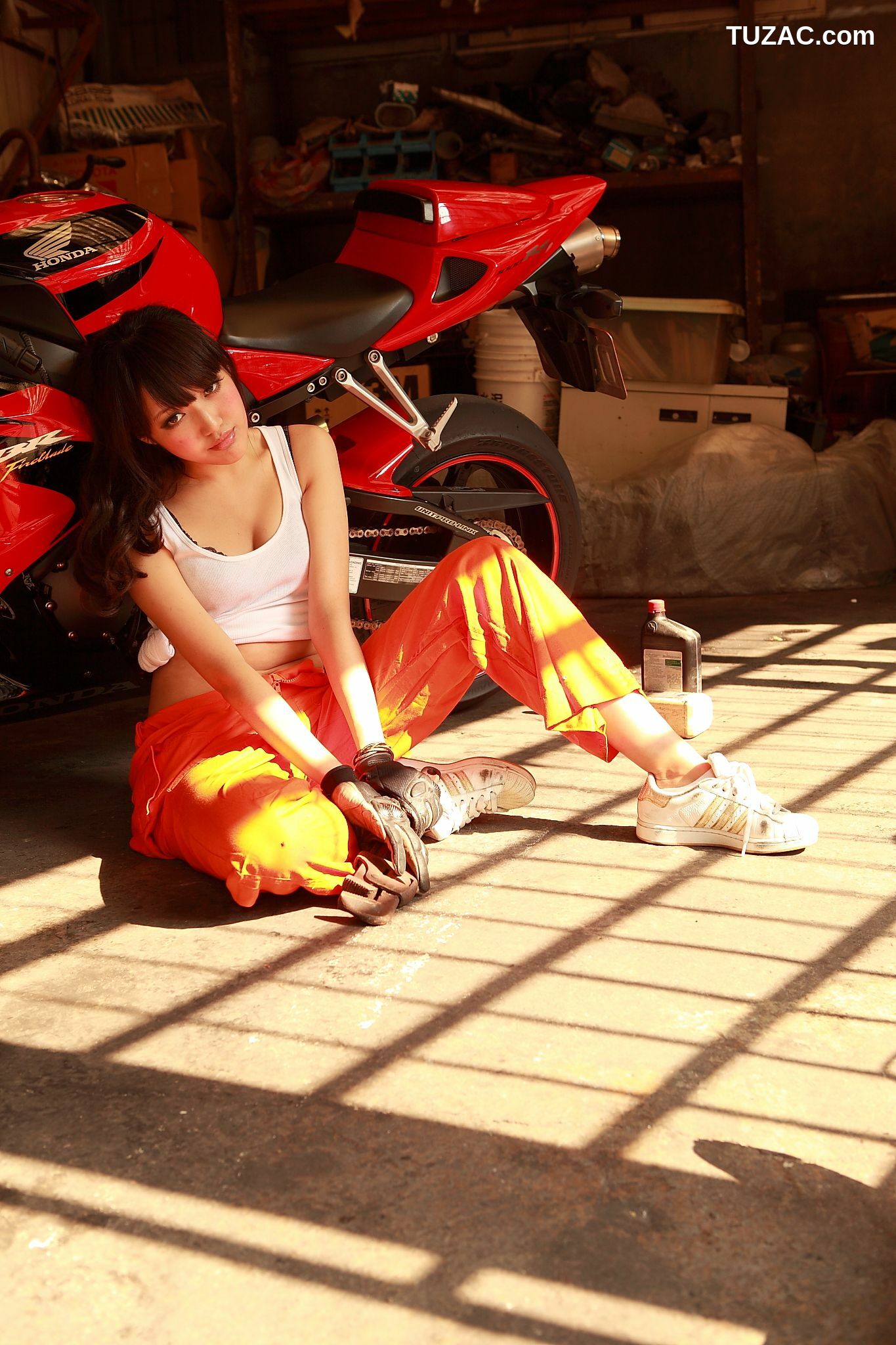 台湾正妹_台湾黑丝教主Jill/陈玮廷《街拍图片大合集》写真合集