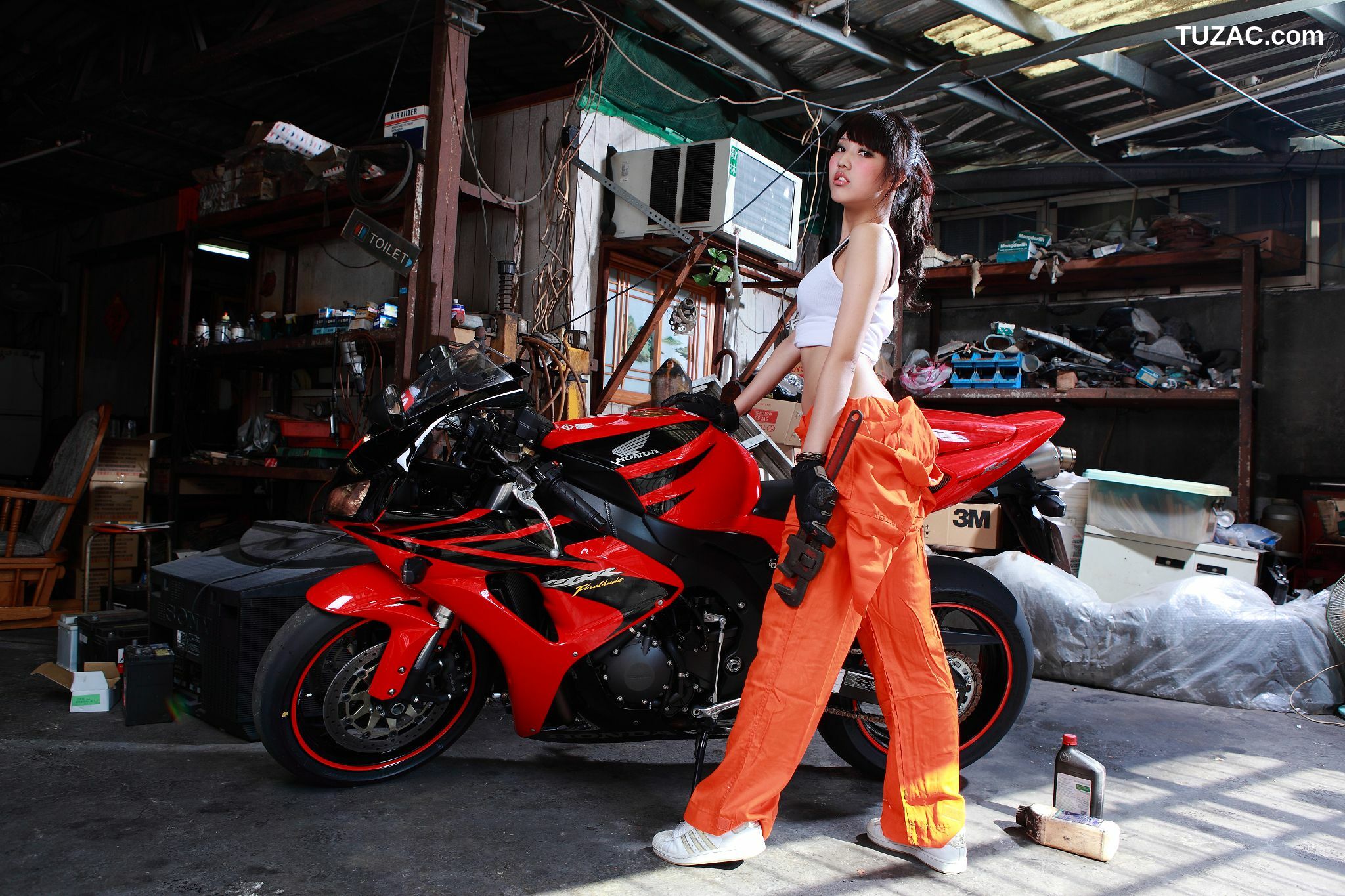 台湾正妹_台湾黑丝教主Jill/陈玮廷《街拍图片大合集》写真合集