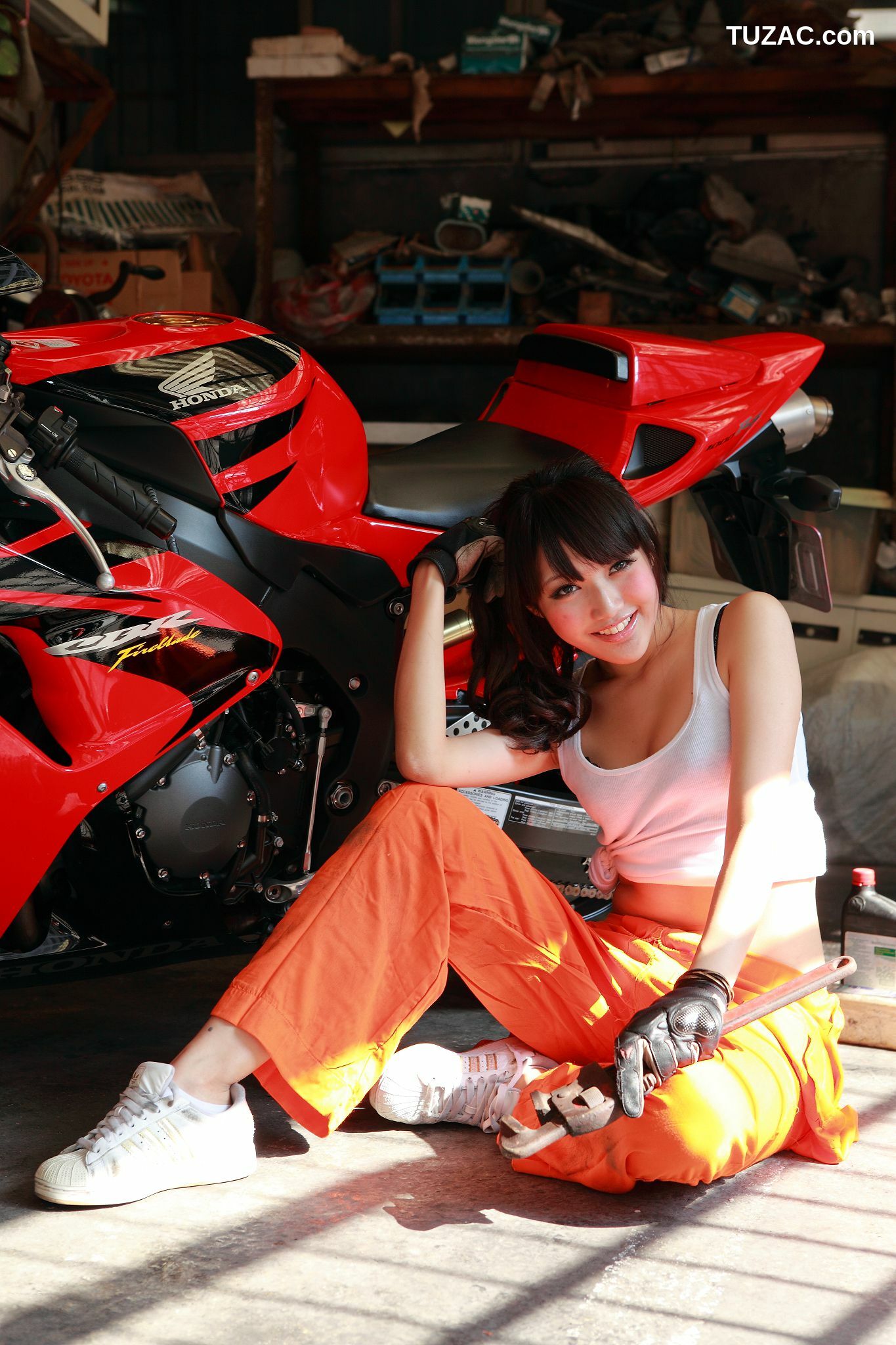 台湾正妹_台湾黑丝教主Jill/陈玮廷《街拍图片大合集》写真合集