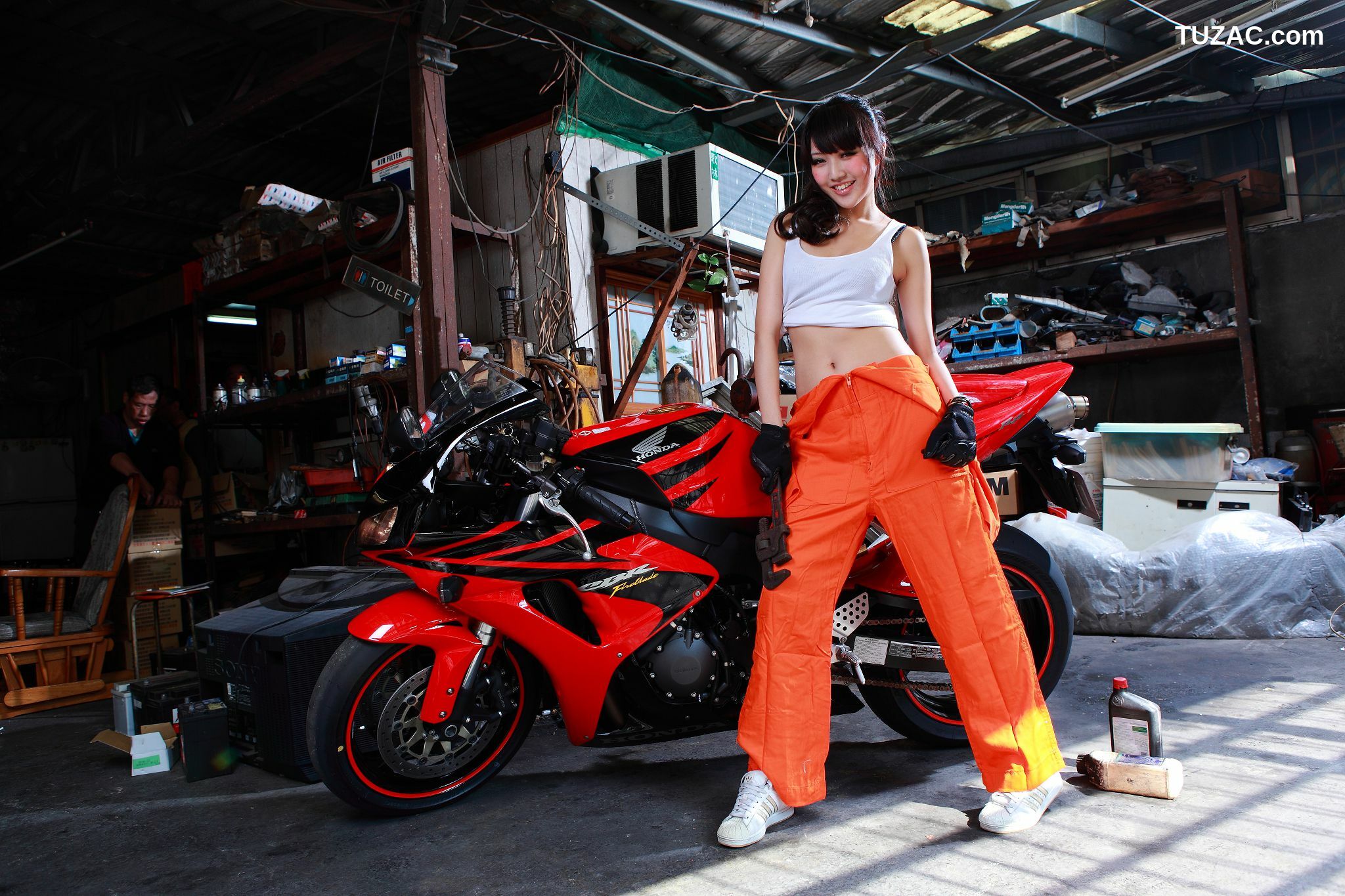 台湾正妹_台湾黑丝教主Jill/陈玮廷《街拍图片大合集》写真合集