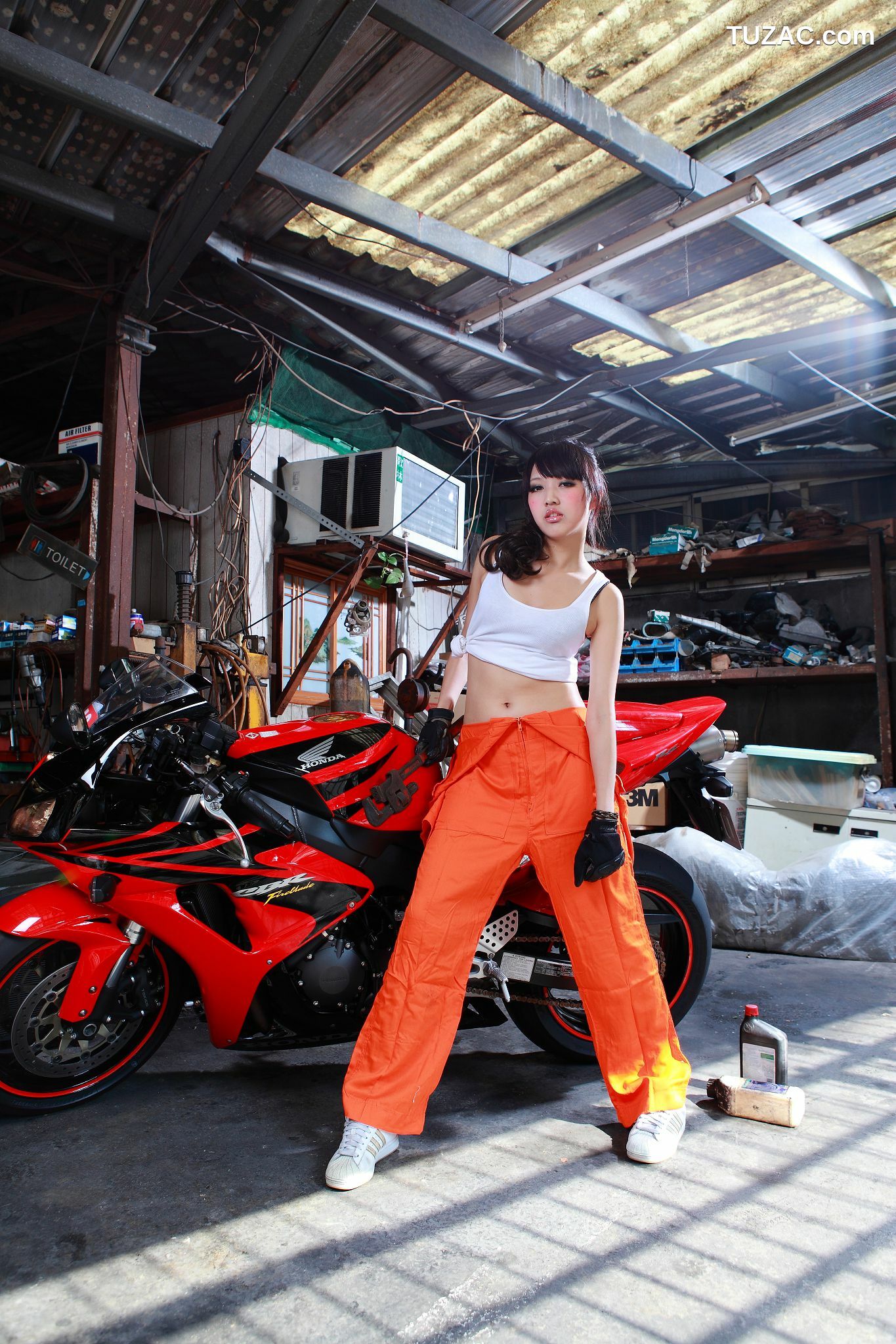 台湾正妹_台湾黑丝教主Jill/陈玮廷《街拍图片大合集》写真合集
