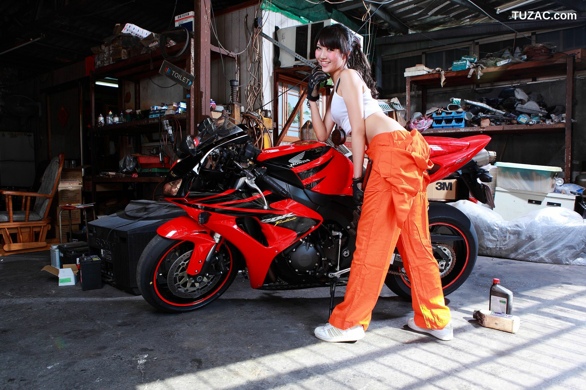 台湾正妹_台湾黑丝教主Jill/陈玮廷《街拍图片大合集》写真合集