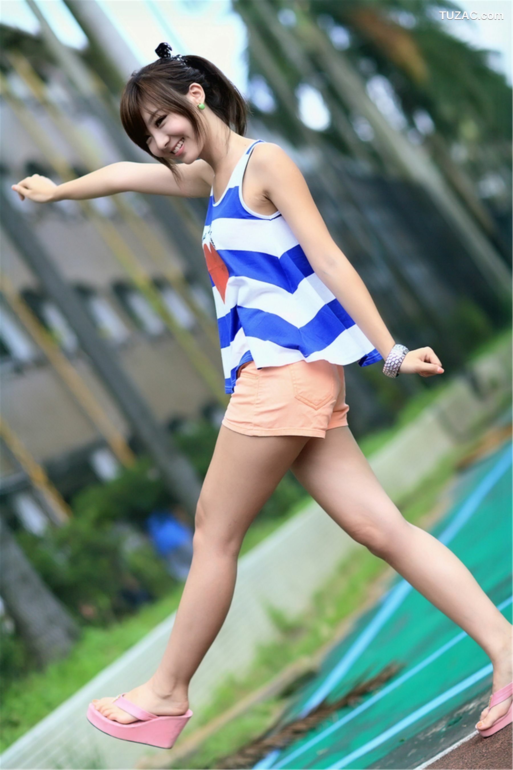 台湾正妹_小猪Patty/杨宜轩《居安新村外拍》写真集