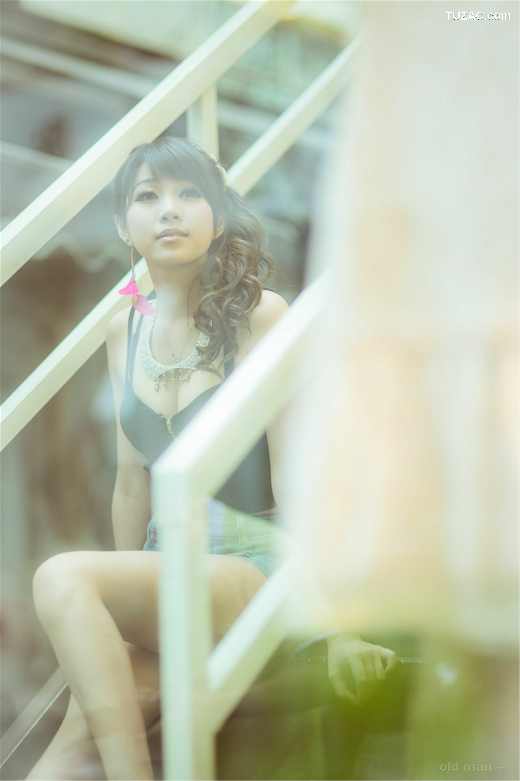 台湾正妹_小雯Ivy《忠孝敦化午後街拍》写真集