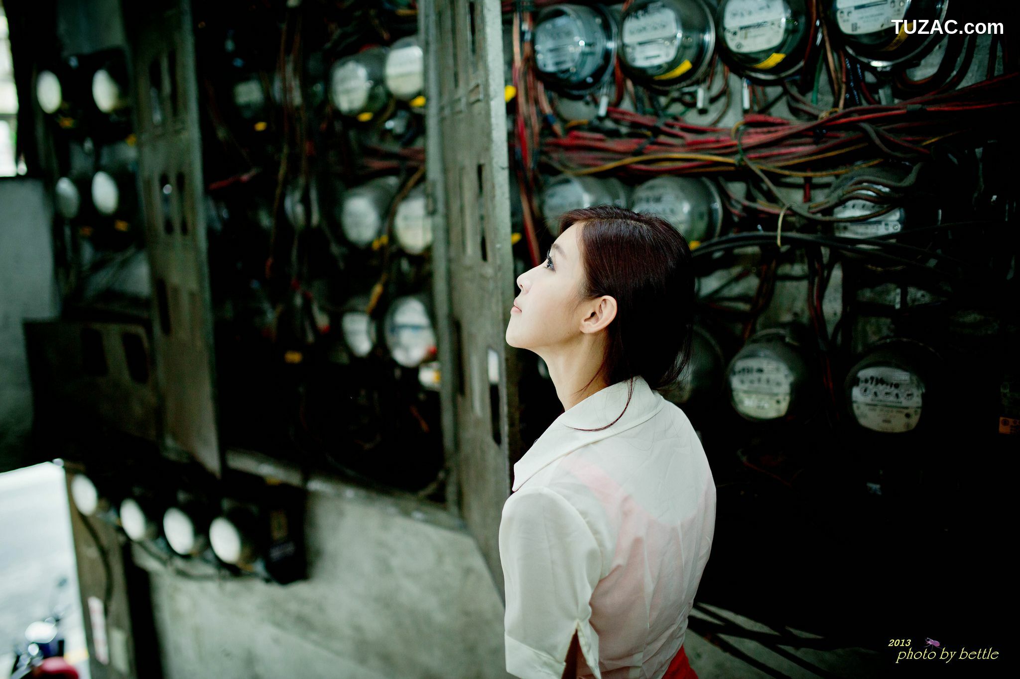 台湾正妹_廖挺伶/Kila晶晶《街拍粉嫩连衣裙系列》 写真集