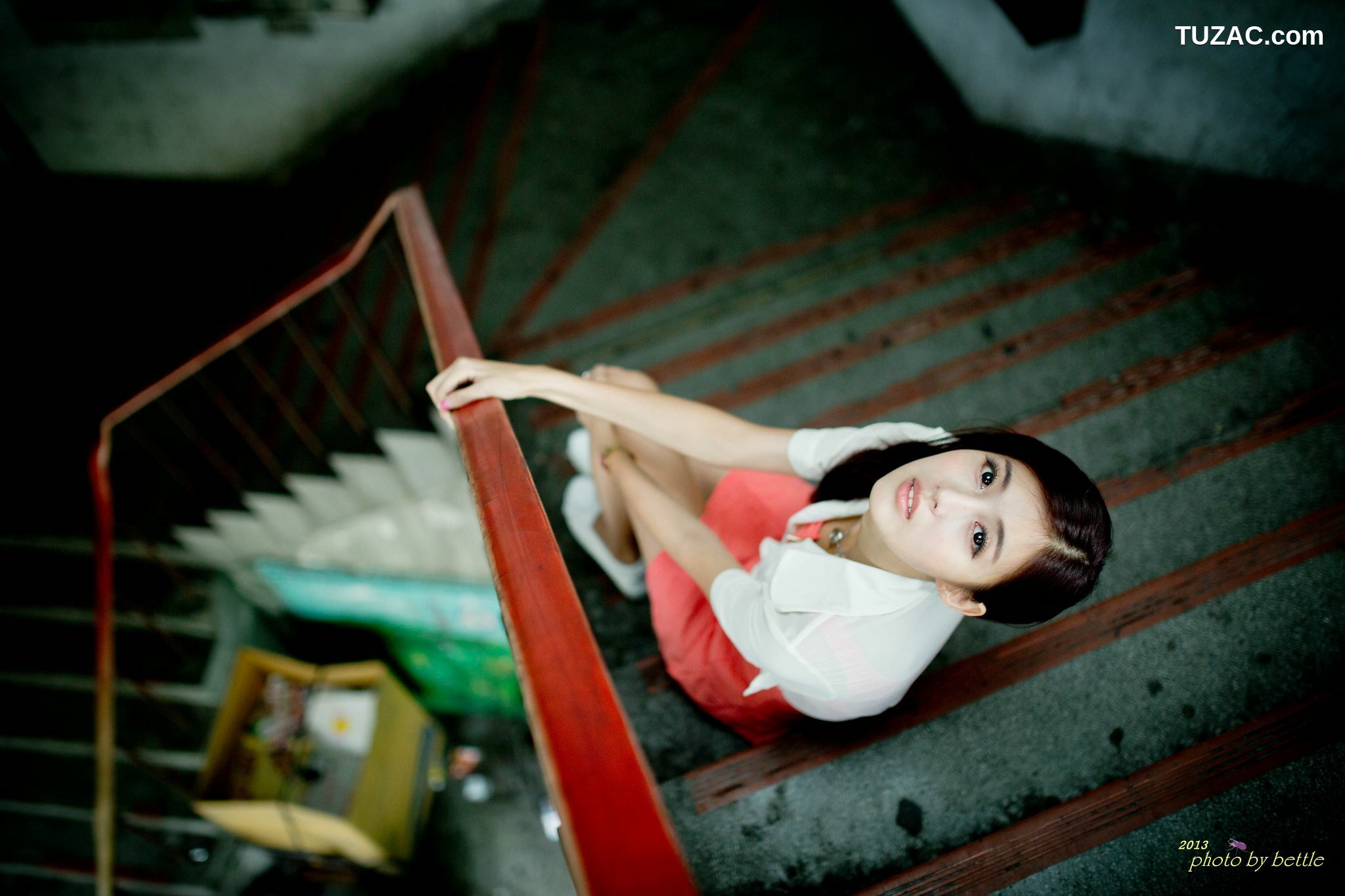 台湾正妹_廖挺伶/Kila晶晶《街拍粉嫩连衣裙系列》 写真集