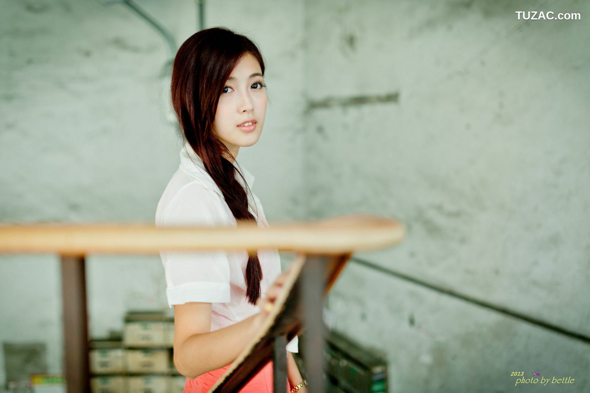 台湾正妹_廖挺伶/Kila晶晶《街拍粉嫩连衣裙系列》 写真集