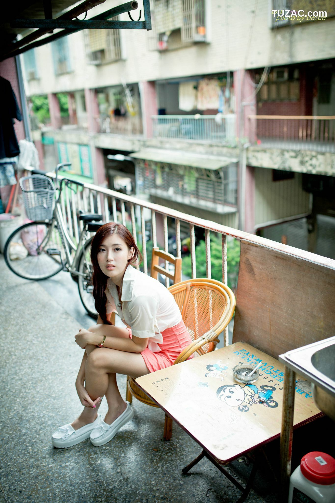 台湾正妹_廖挺伶/Kila晶晶《街拍粉嫩连衣裙系列》 写真集