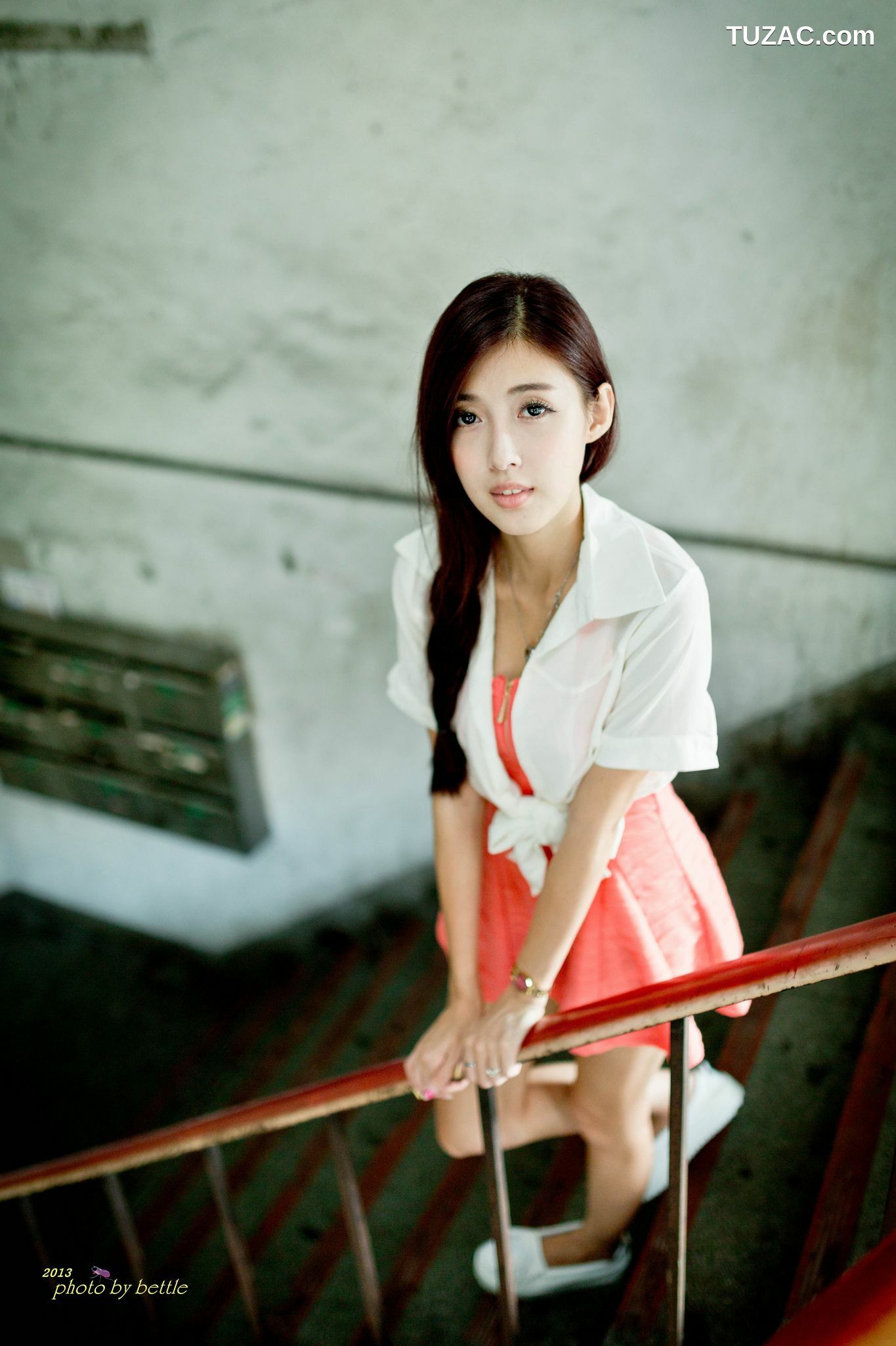 台湾正妹_廖挺伶/Kila晶晶《街拍粉嫩连衣裙系列》 写真集