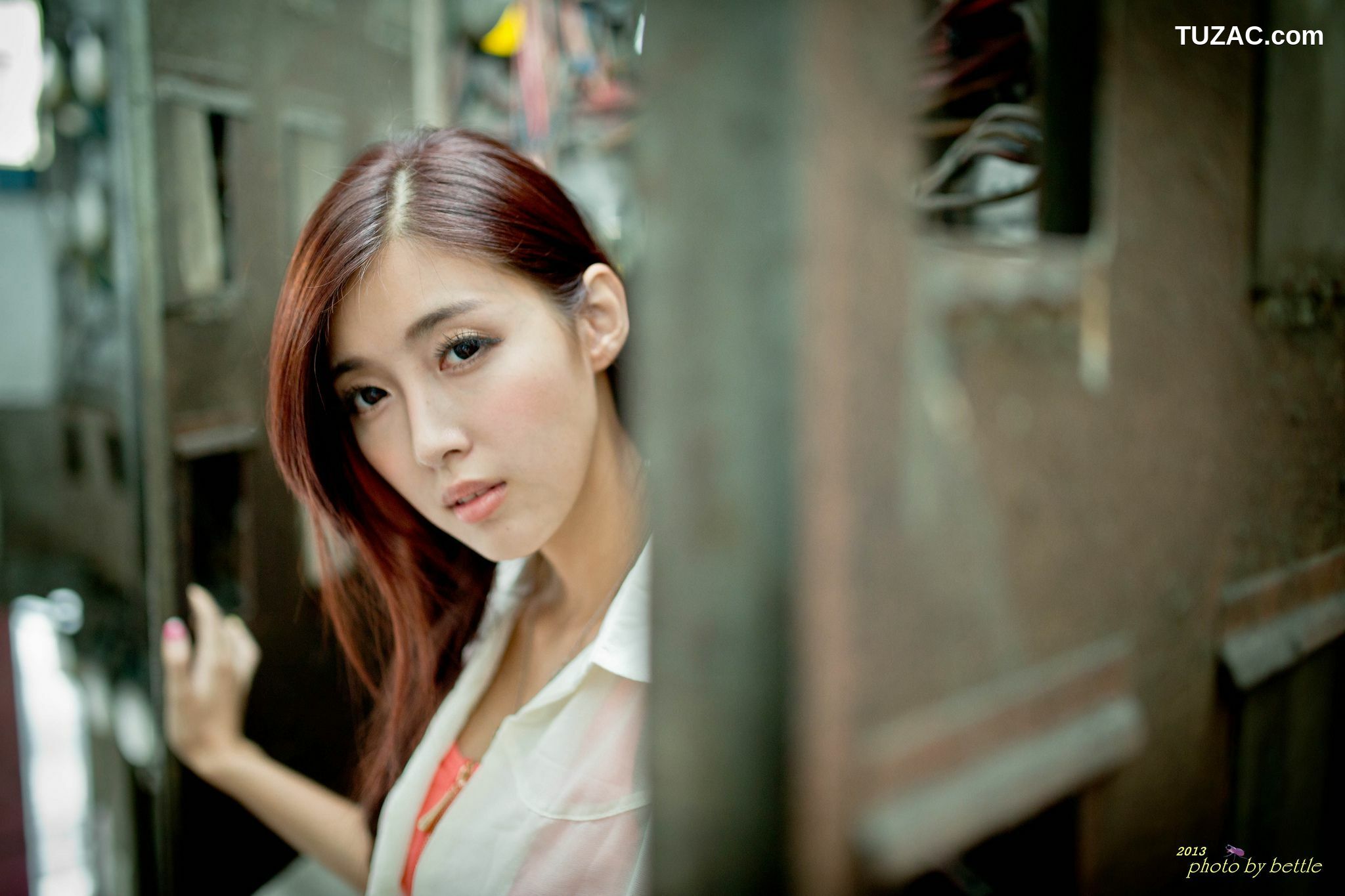 台湾正妹_廖挺伶/Kila晶晶《街拍粉嫩连衣裙系列》 写真集